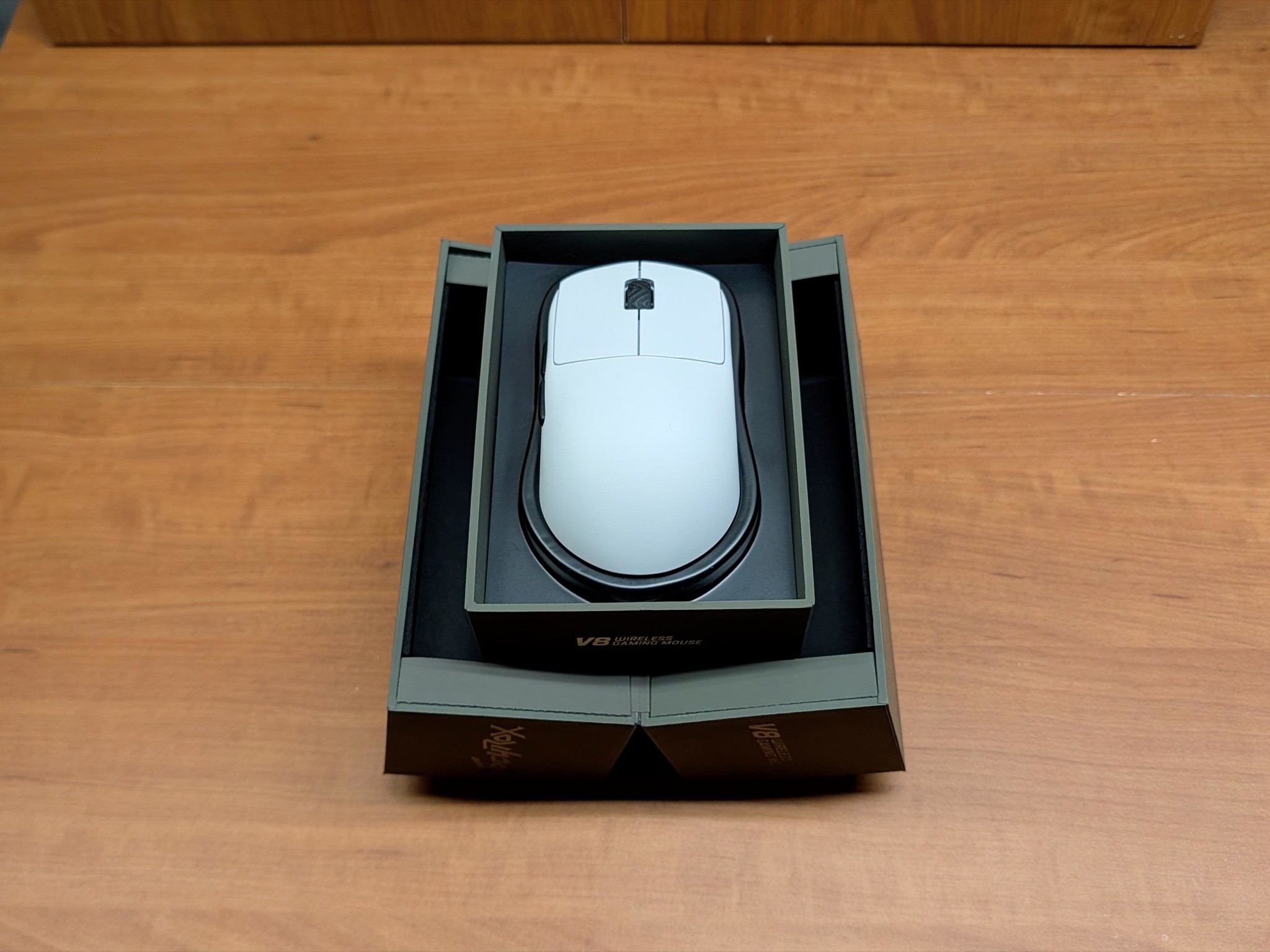 Scyrox V8 White 8K 36g Kailh Super Light Mouse Less Than 1 hr use