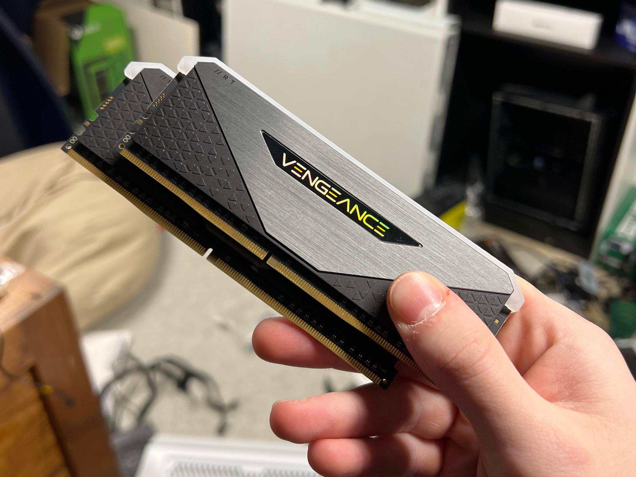 32GB Corsair VENGEANCE RT