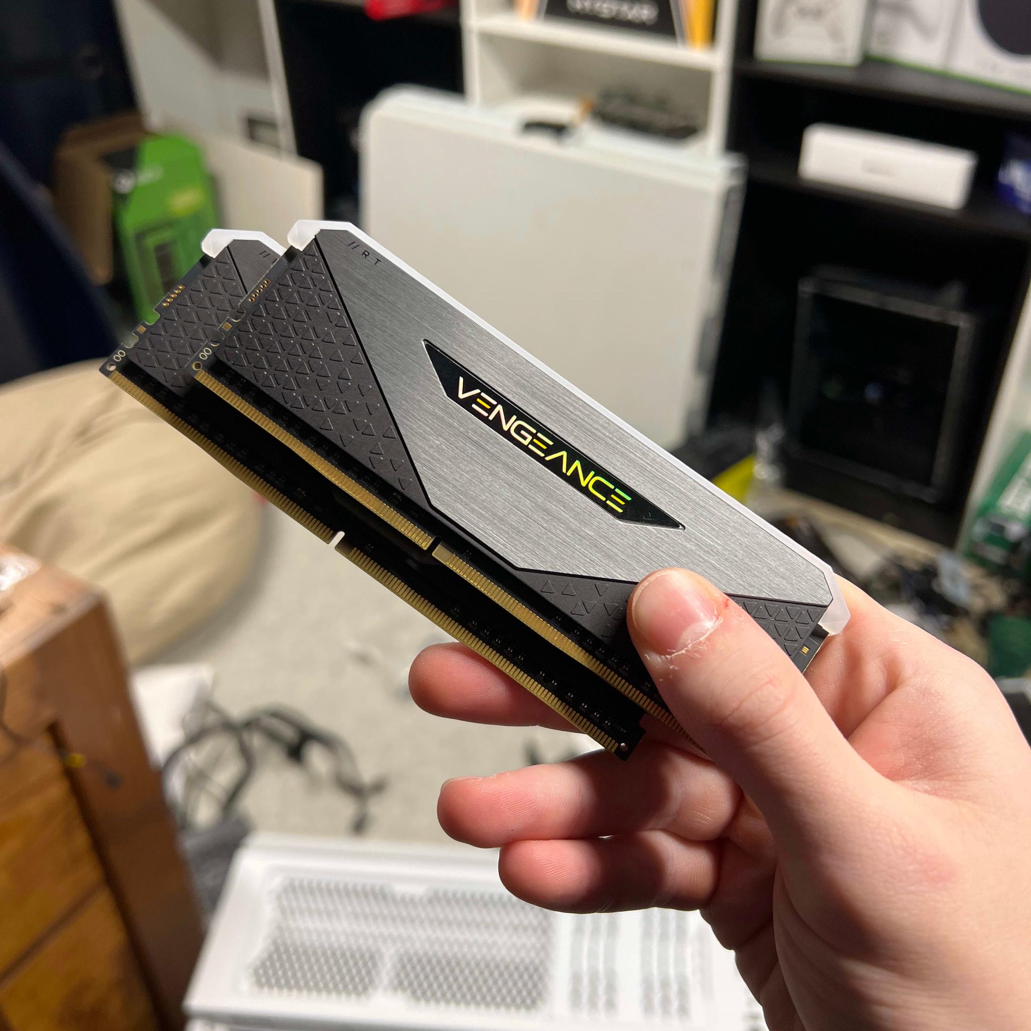 32GB Corsair VENGEANCE RT