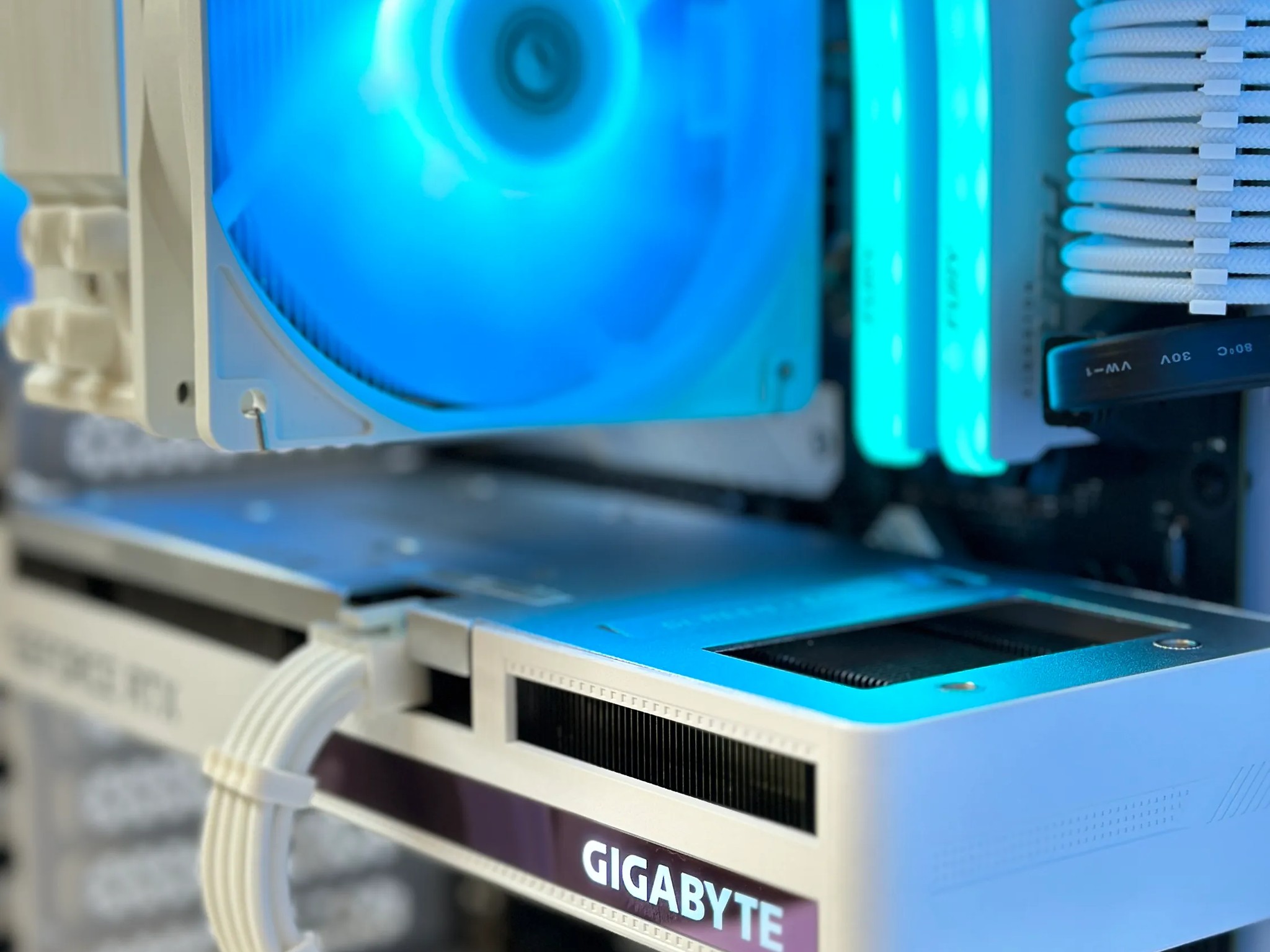 🌨️⚪Whiteout🌨️⚪-Gaming PC-Nvidia RTX 3060 12GB-AMD Ryzen 5 5500-16GB DDR4 -1TB NVME