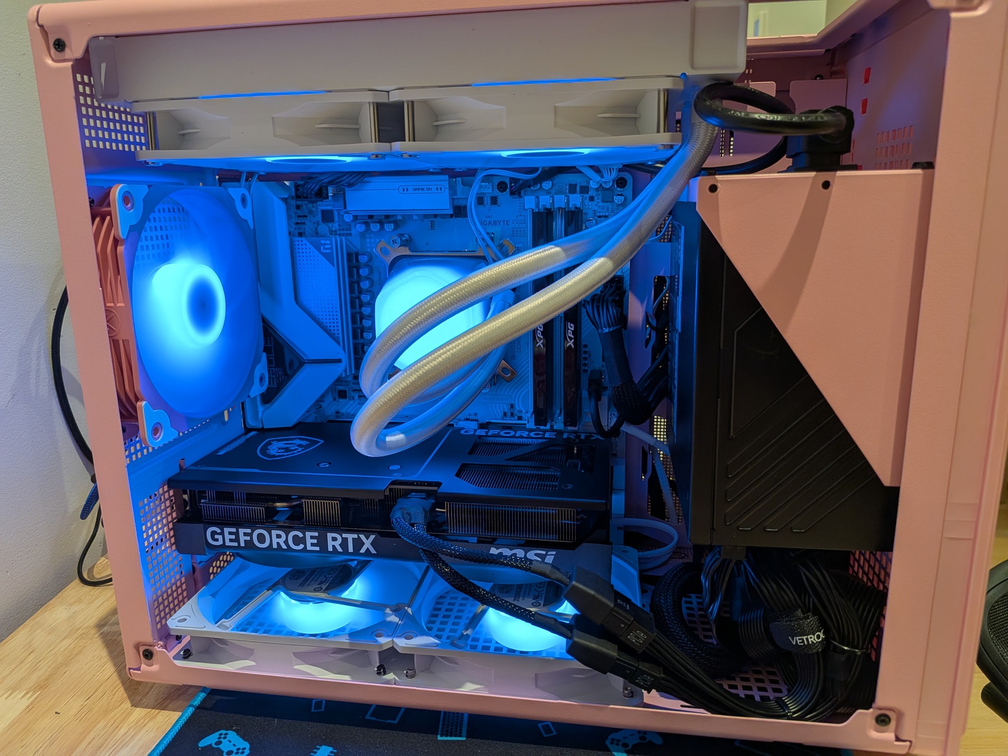 1440p Barbie Beast - RTX 5070, Ryzen 5 9600X, 32 GB DDR5 RAM, 1 TB NVME, RGB, Liquid Cooled