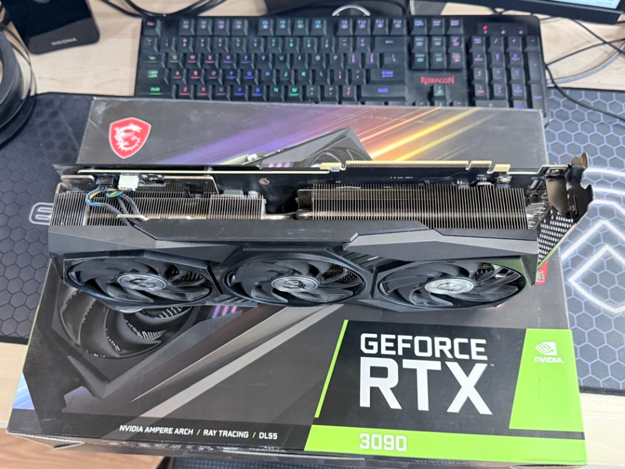 Gigabyte GeForce Gaming X Trio RTX 3090 24GB - With box and Support Bracket