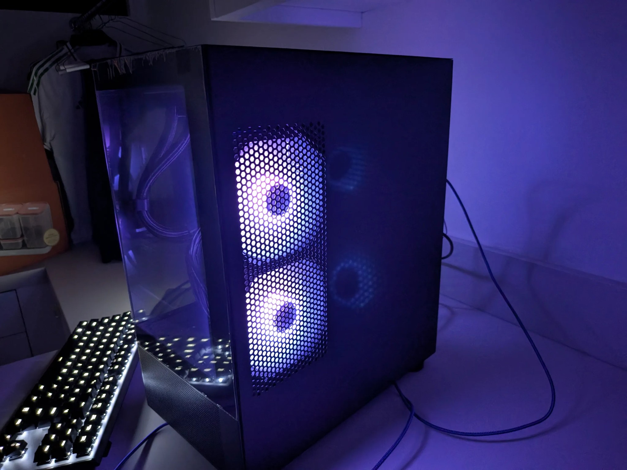 The Jian 🕊️ - RX 9070, Core Ultra 7 265K, 32 GB DDR5 RAM, 4 TB Gen 4 NVMe, Liquid Cooled, RGB