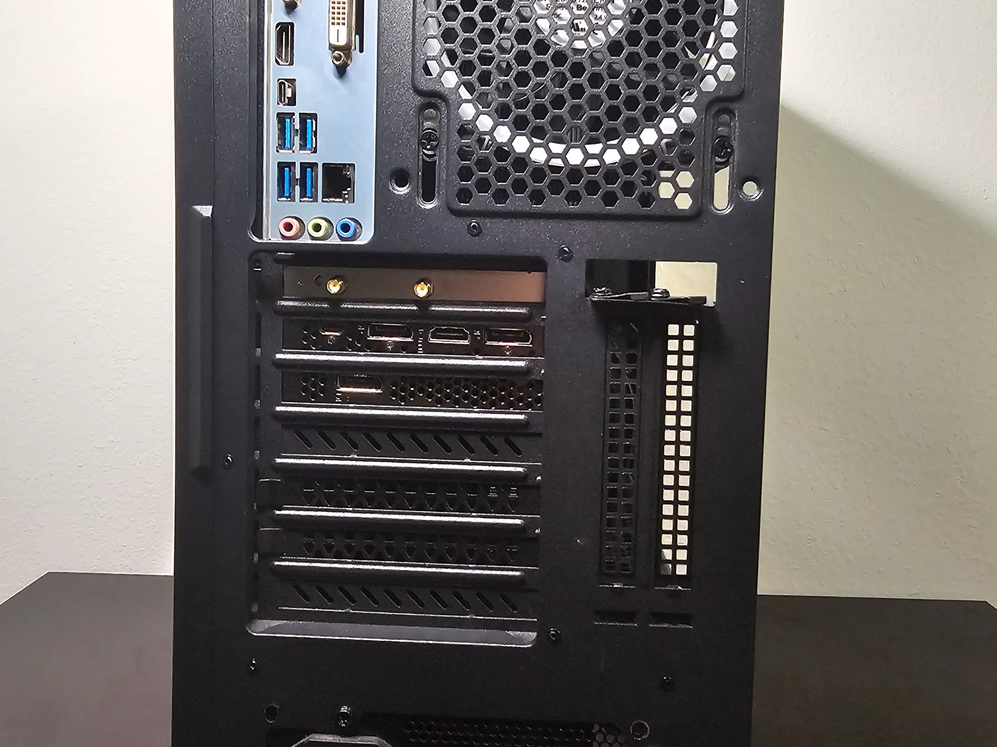 Ryzen 5 3600 / RTX 2070 Super / 16GB DDR4 / 1TB SSD / Wi-Fi + BT