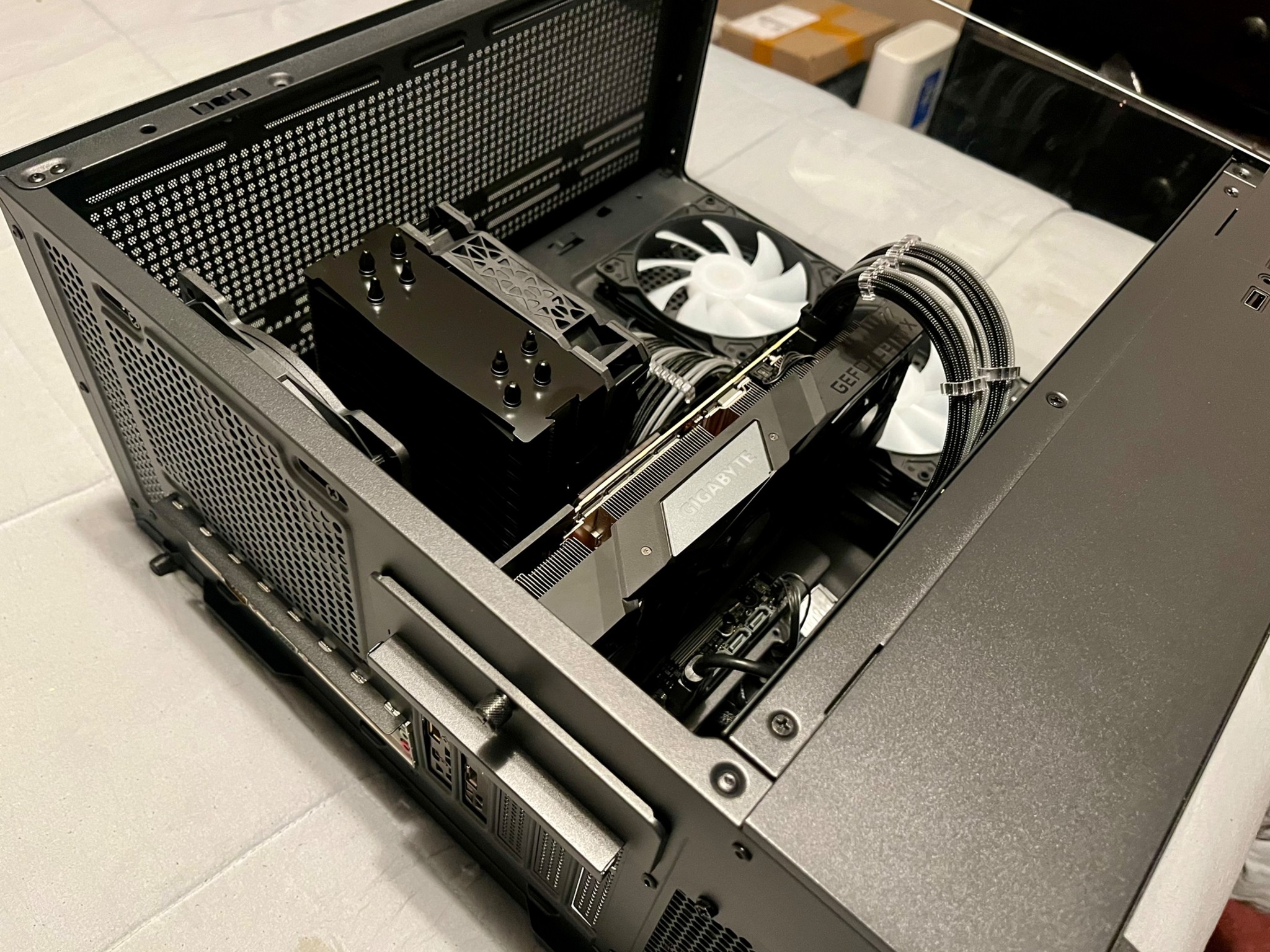 Mid Range Gaming PC |RTX 2080 // i7 9700K // 1TB NVME SSD|