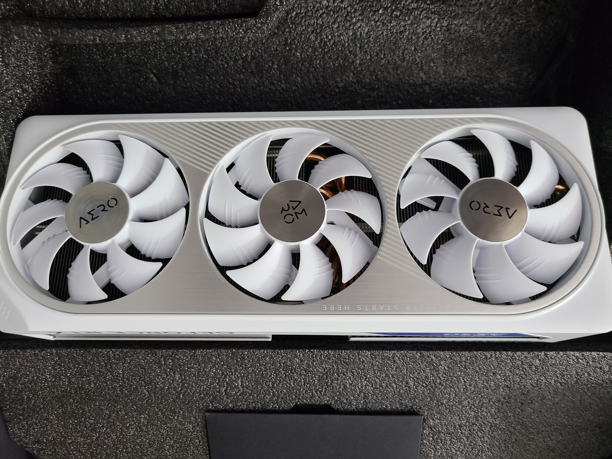 GIGABYTE AERO OC GeForce RTX 4070 SUPER (White)