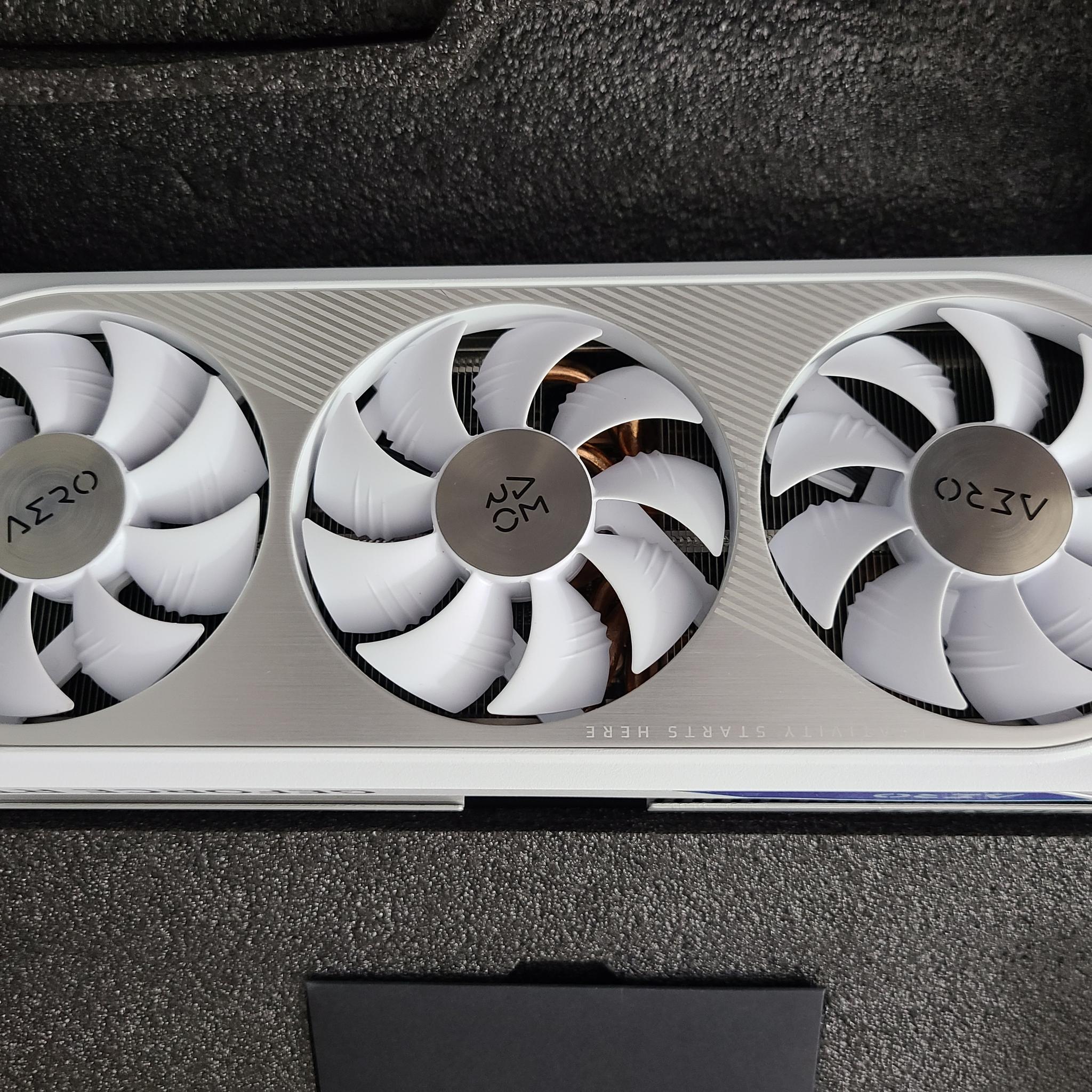 GIGABYTE AERO OC GeForce RTX 4070 SUPER (White)