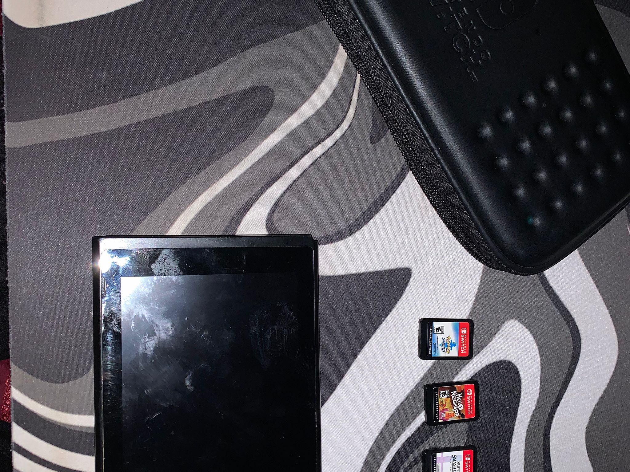 Nintendo switch bundle!!!! Comes with games and a Nintendo switch controller!!