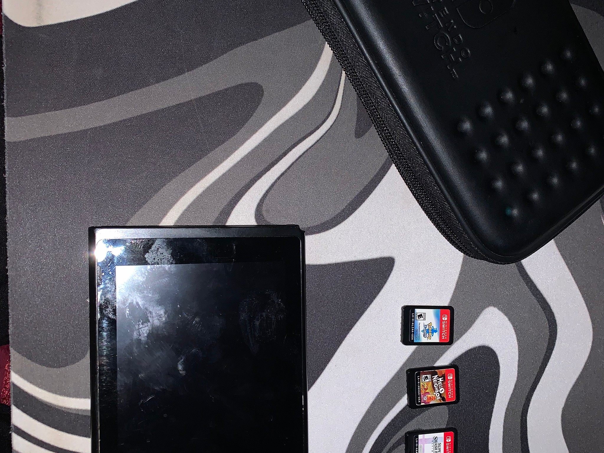 Nintendo switch bundle!!!! Comes with games and a Nintendo switch controller!!
