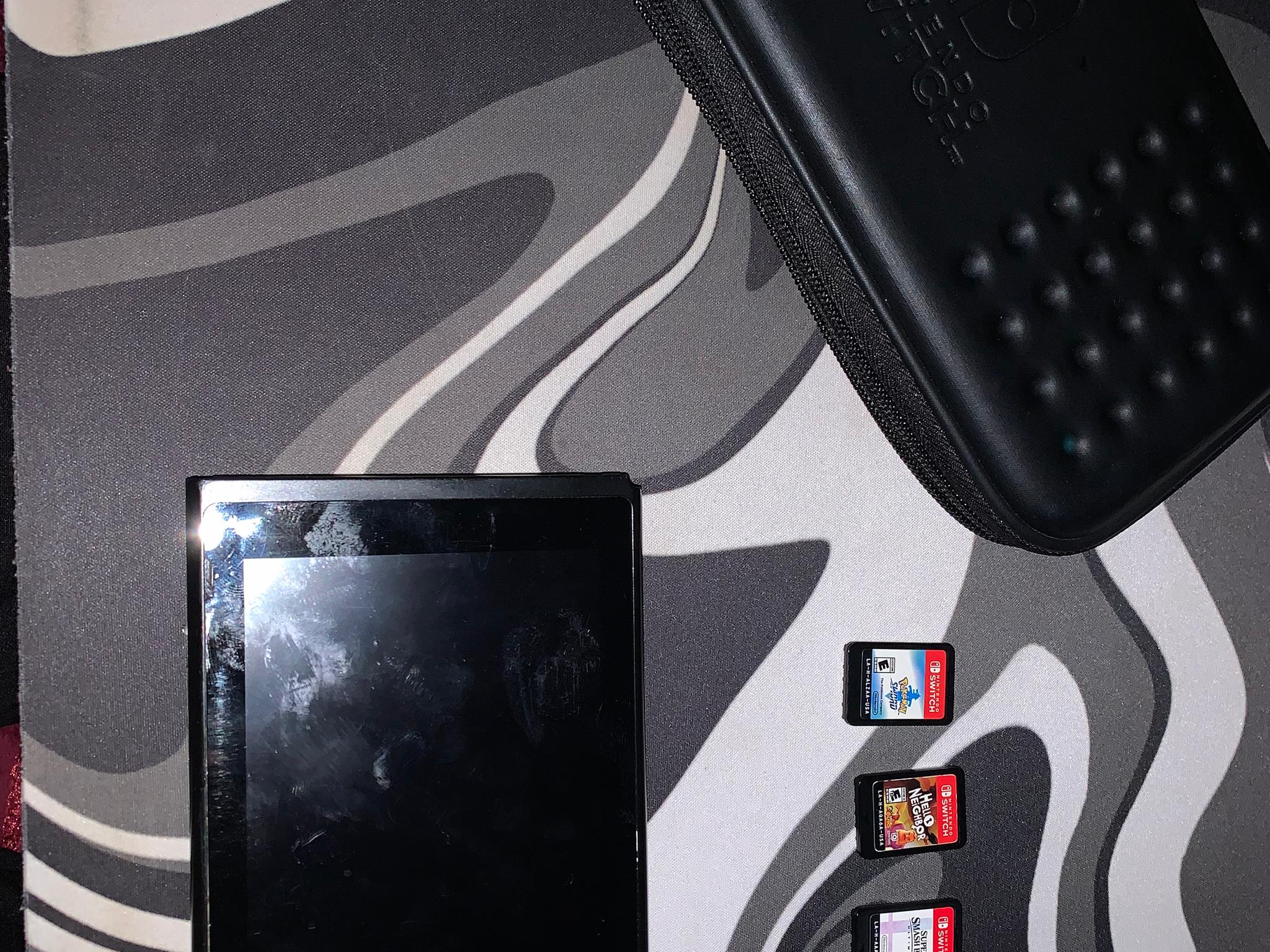 Nintendo switch bundle!!!! Comes with games and a Nintendo switch controller!!
