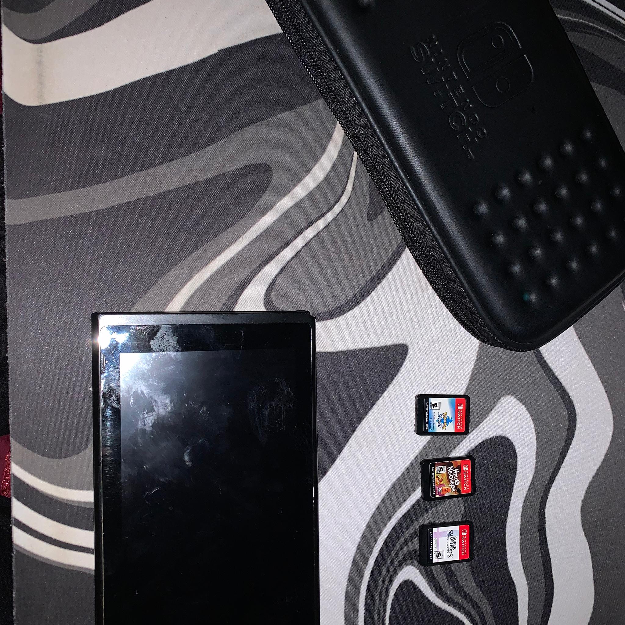 Nintendo switch bundle!!!! Comes with games and a Nintendo switch controller!!