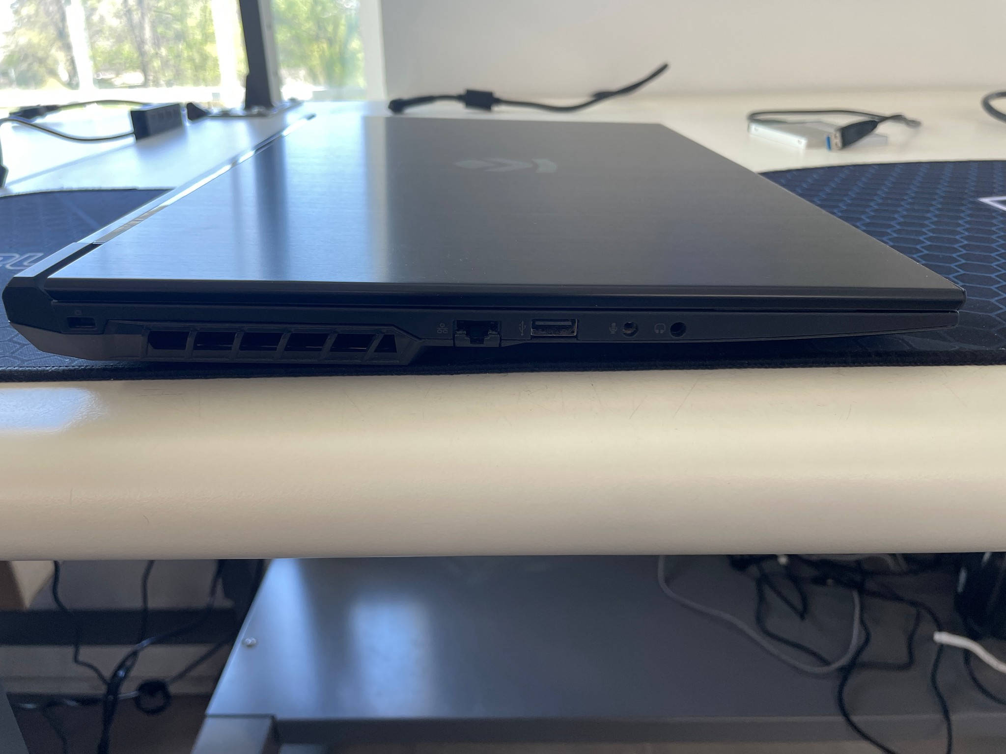 Eluktronics Mech-17 G1R + i7-8750H + RTX 2060 + W10 Home + 32GB Ram