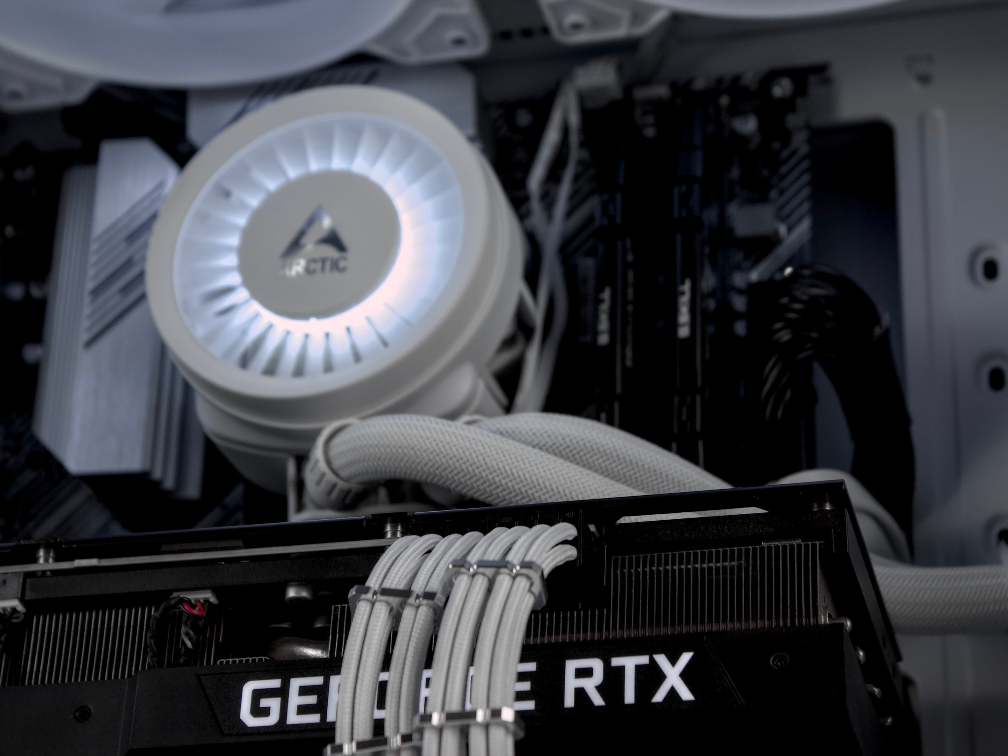❄️🧊💎- Whiteout 1440P Gaming PC | RTX 3080, Ryzen 7 5800X, 32GB RAM, 1TB NVMe SSD ❄️🧊💎