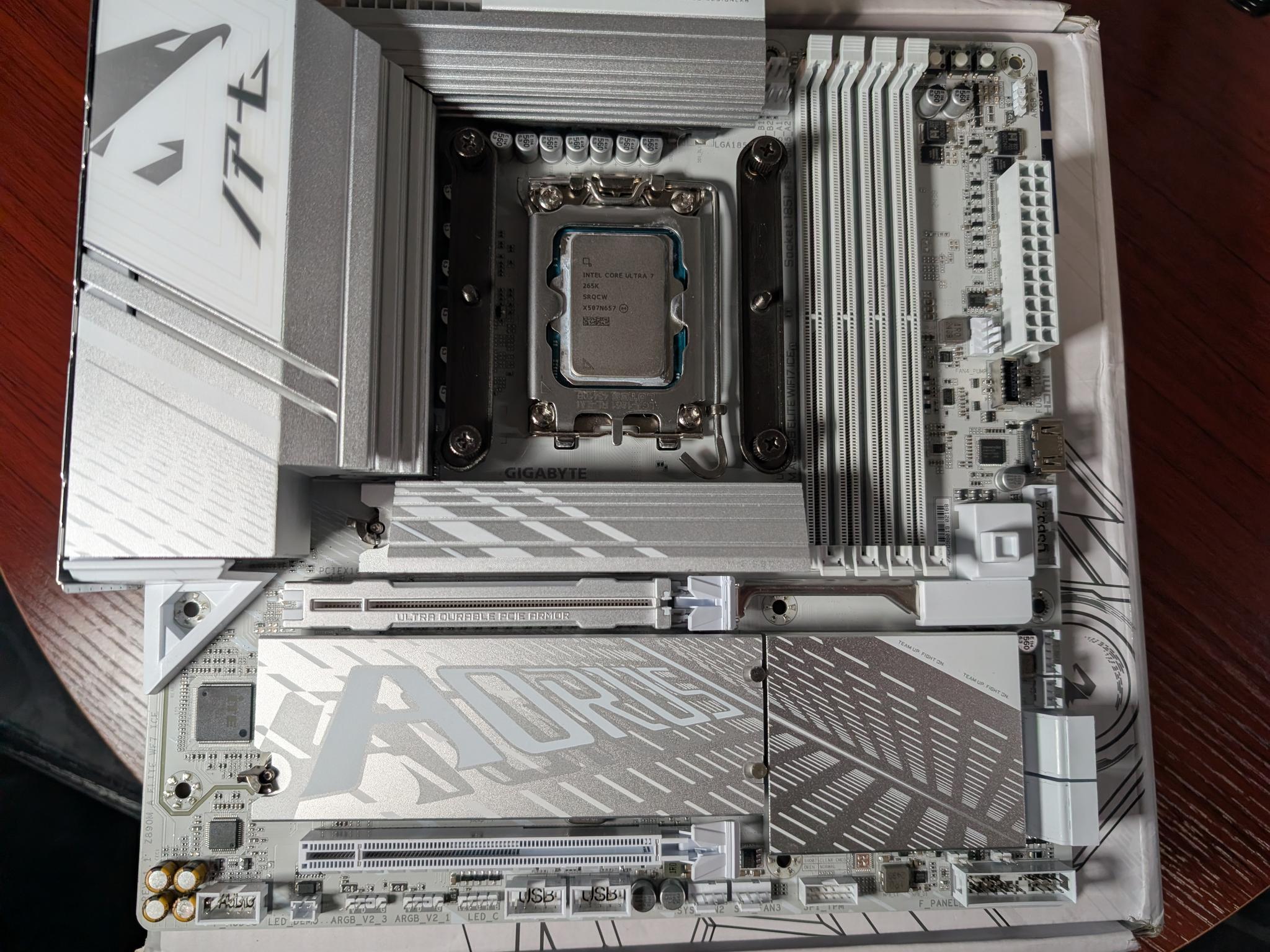 Intel Core Ultra 7 + Aorus Elite Z890M Bundle