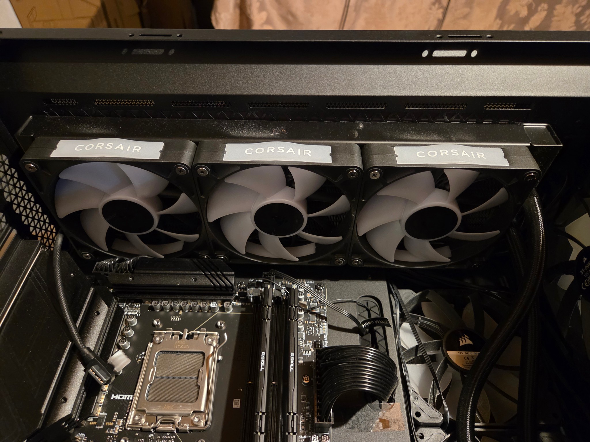 CORSAIR - iCUE LINK TITAN 360 RX Liquid CPU Cooler with RGB Lighting - Black