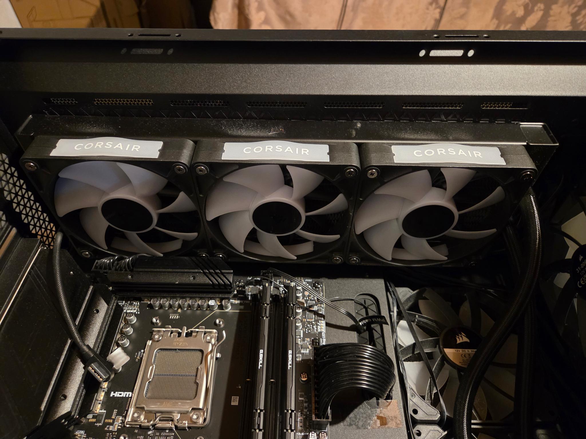CORSAIR - iCUE LINK TITAN 360 RX Liquid CPU Cooler with RGB Lighting - Black