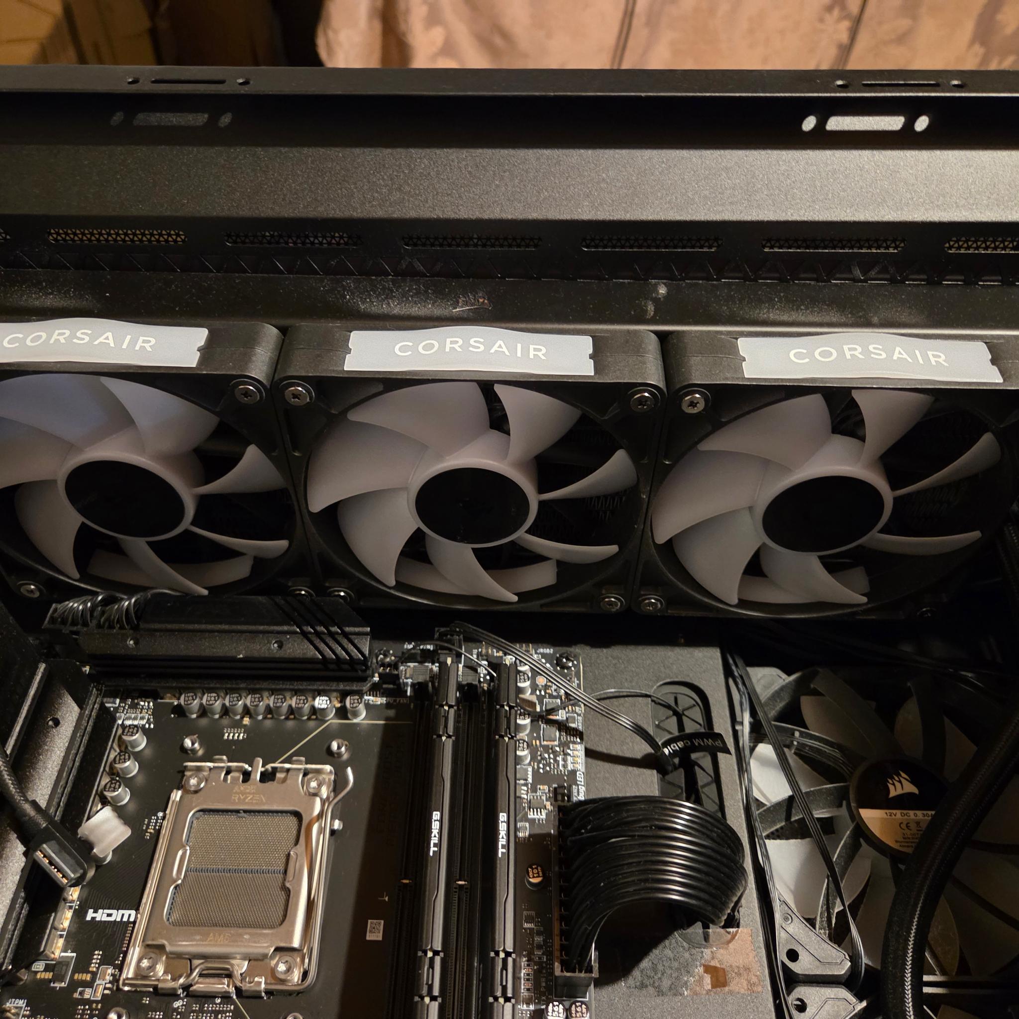 CORSAIR - iCUE LINK TITAN 360 RX Liquid CPU Cooler with RGB Lighting - Black