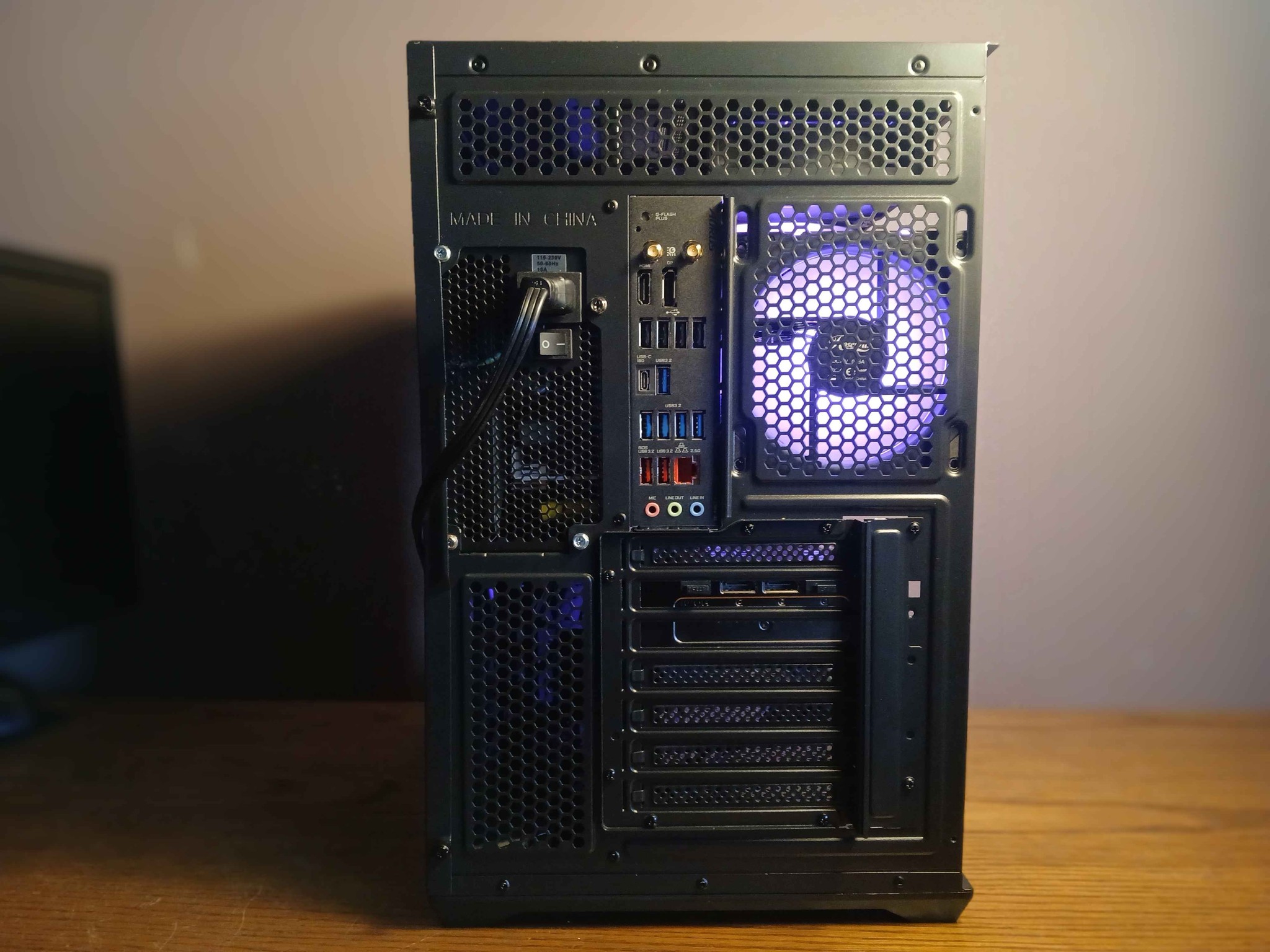 RTX 5070 | 32GB DDR5 | Ryzen 5 9600x | Bluetooth | 1tb SSD | modern build