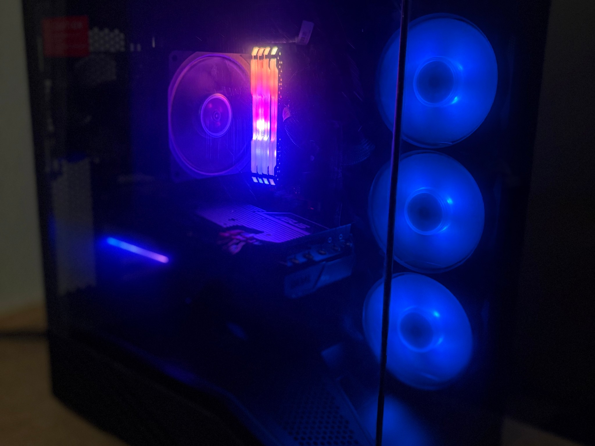 R7 5800X / RX 6750 XT / 32GB RAM / 512GB M.2 SSD