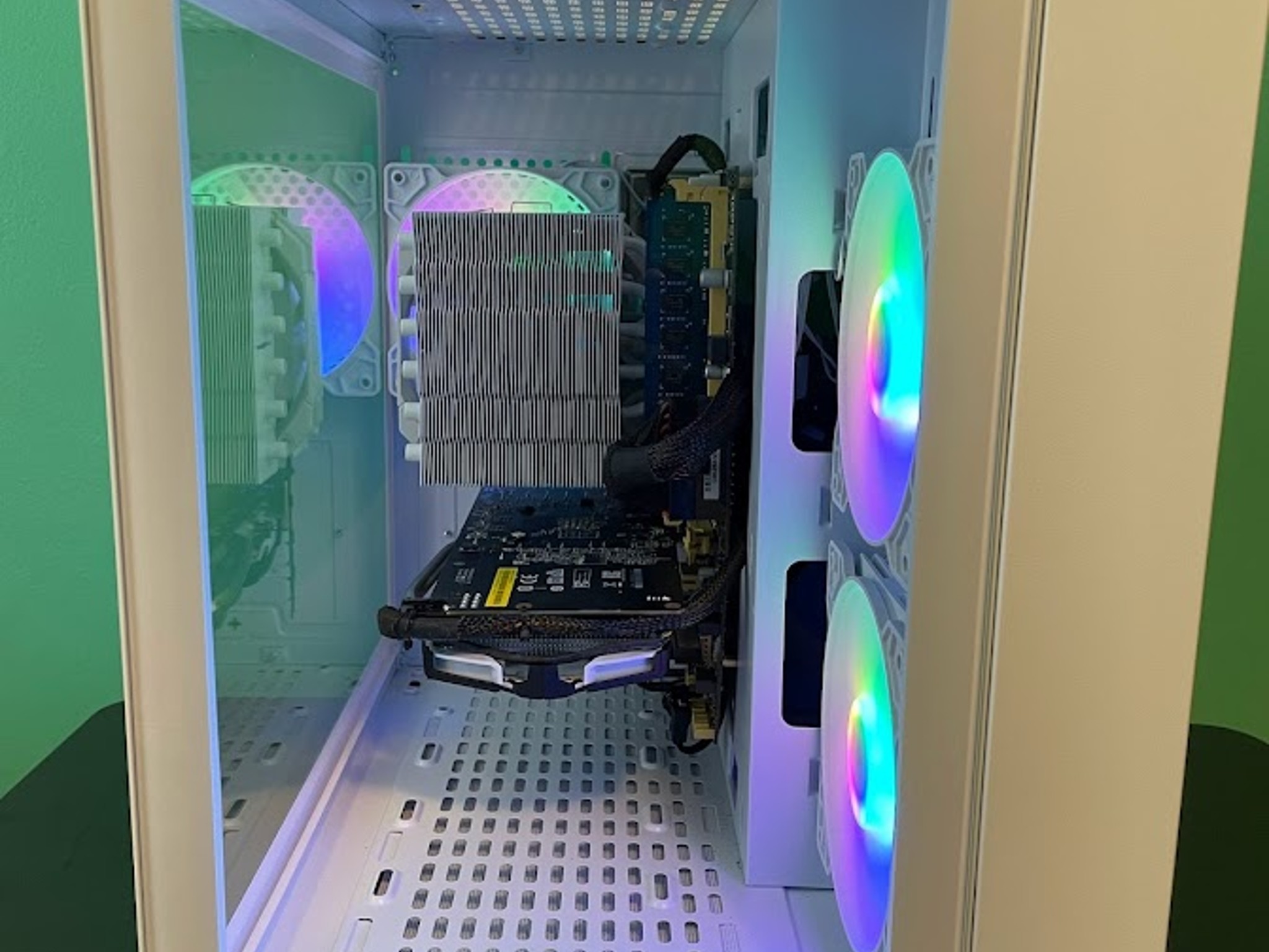 SLEEK WHITE Gaming PC| Intel i5 / AMD RX470 / 8GB / 256GB SSD WIN 10 PRO