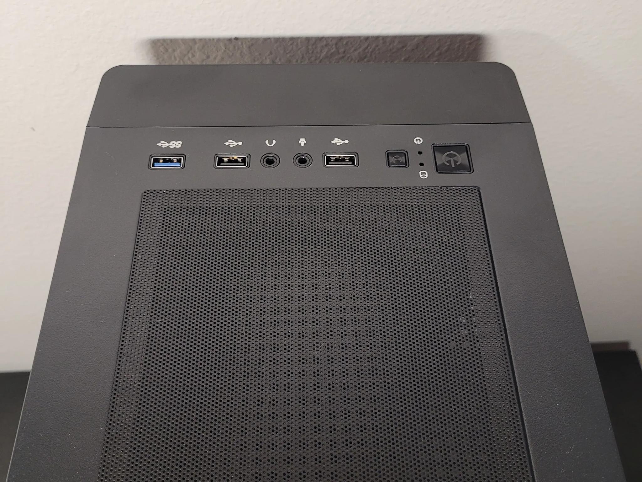 Blackout Gaming PC // R5 3600 // RX 5600-XT 6GB GDDR6 // 32GB DDR4 3200MHZ // 1TB NVME SSD // WIFI