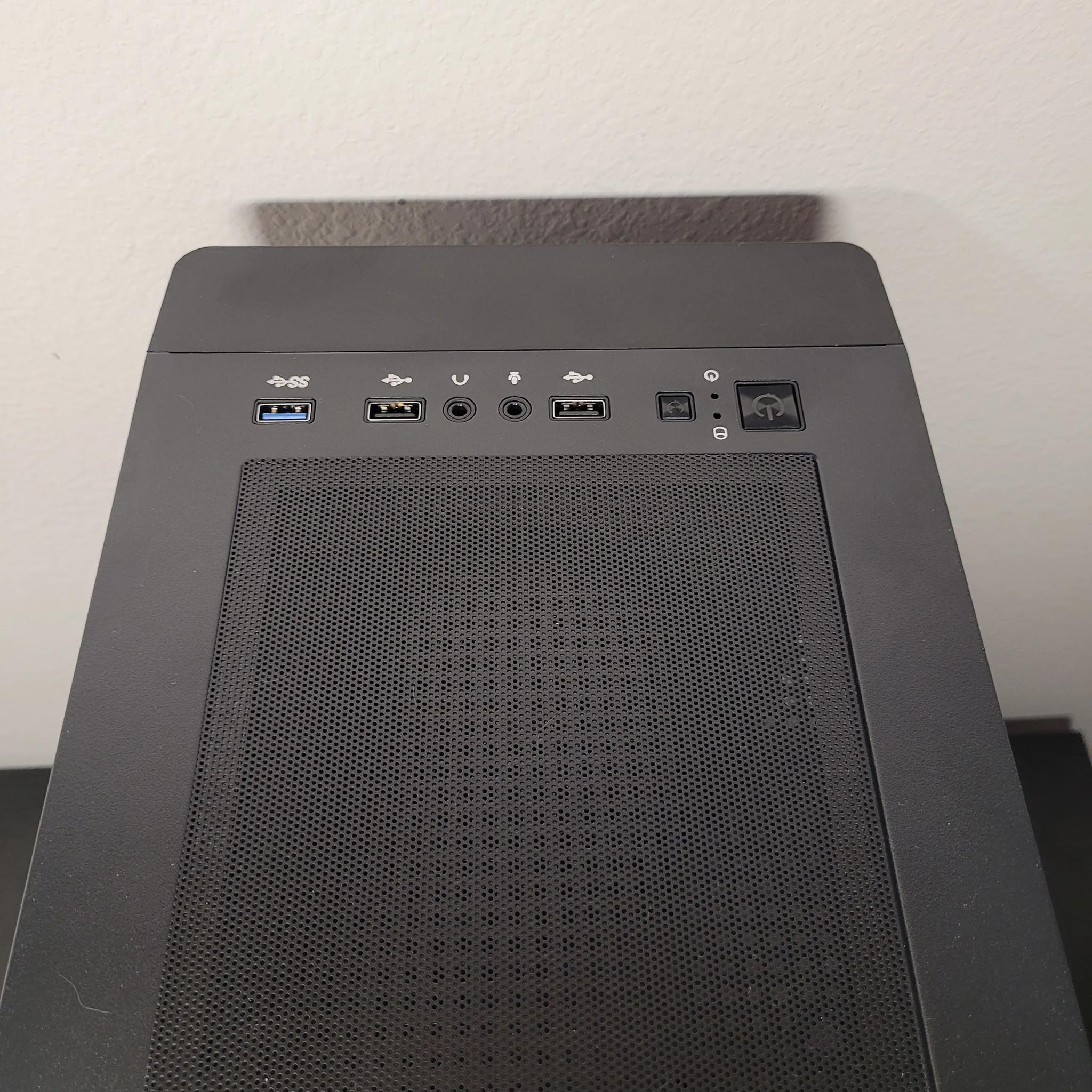 Blackout Gaming PC // R5 3600 // RX 5600-XT 6GB GDDR6 // 32GB DDR4 3200MHZ // 1TB NVME SSD // WIFI
