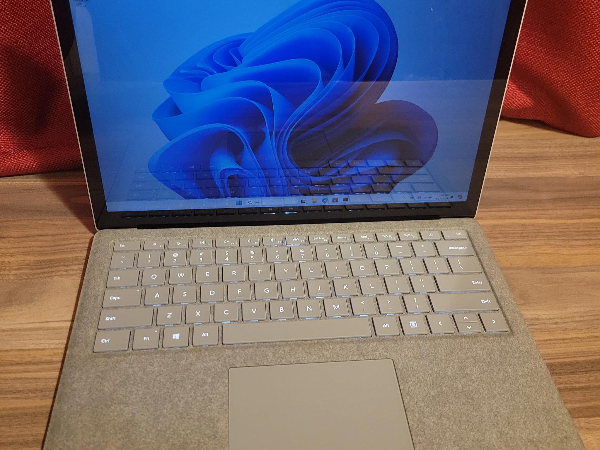 Microsoft Surface Laptop 2 - intel i7 - 512gb - 16gb ram - 13.5" touch screen