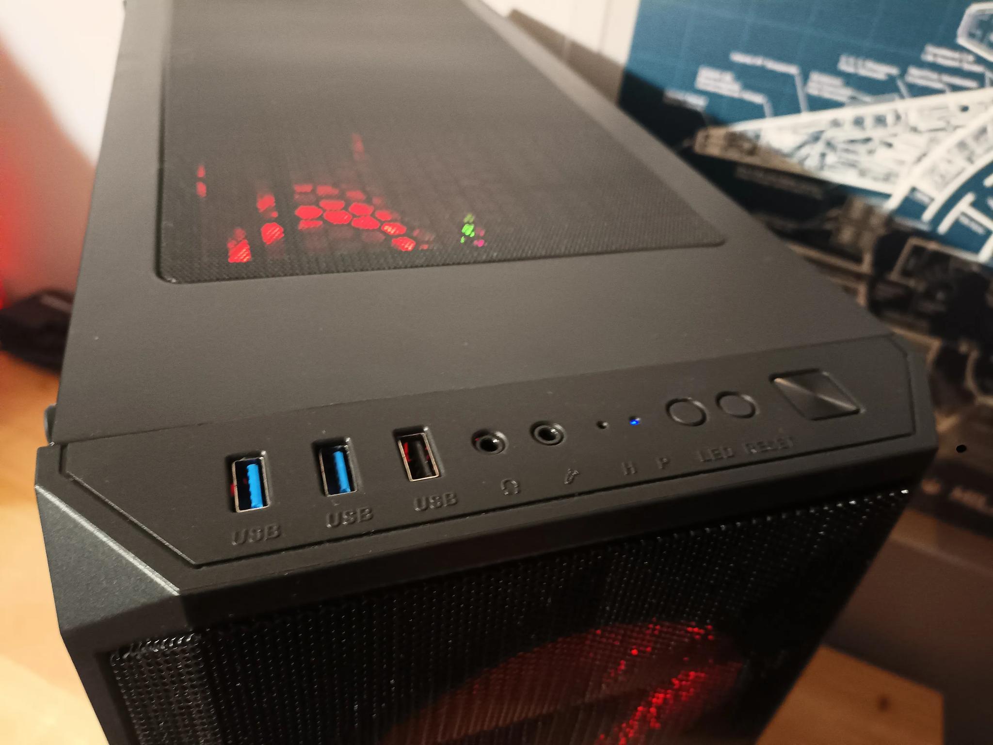 Gaming PC - Ryzen 5 5500, RX 6600XT, 32GB RAM / 1tb NVME SSD