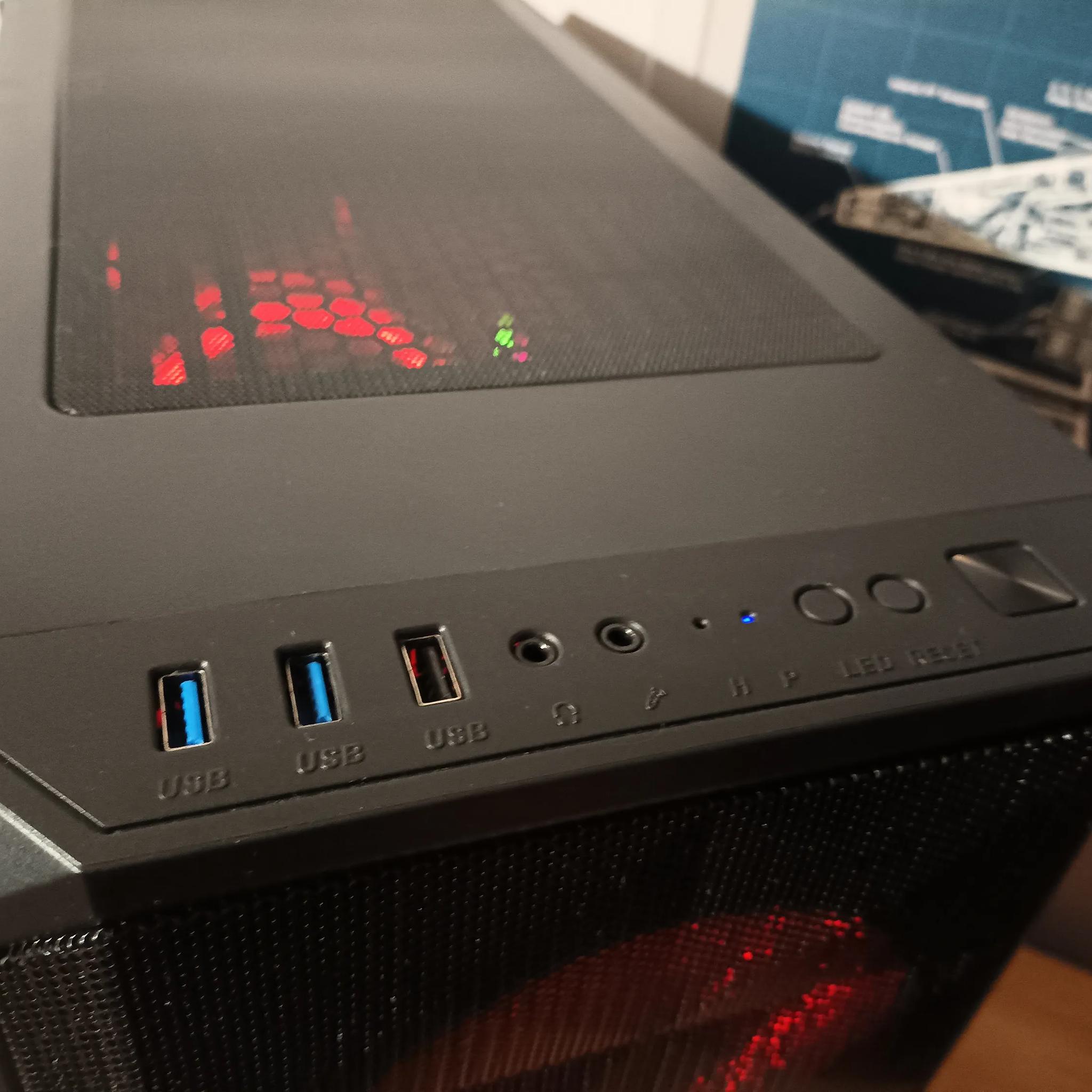 Gaming PC - Ryzen 5 5500, RX 6600XT, 32GB RAM / 1tb NVME SSD