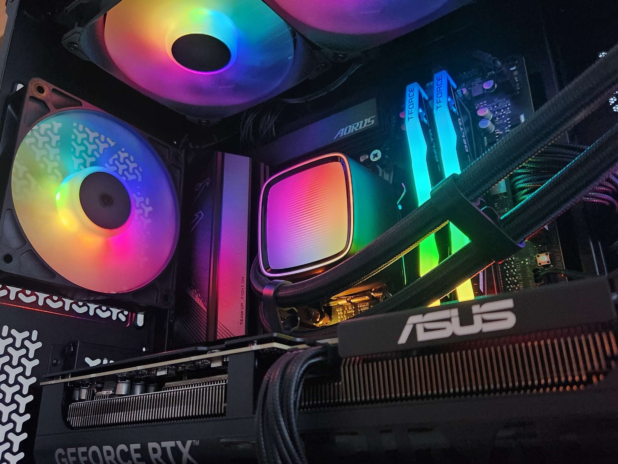 🍀RTX 5070 | Ryzen 7 7700X | 32GB DDR5 | 2TB NVMe | WiFi | Windows 11