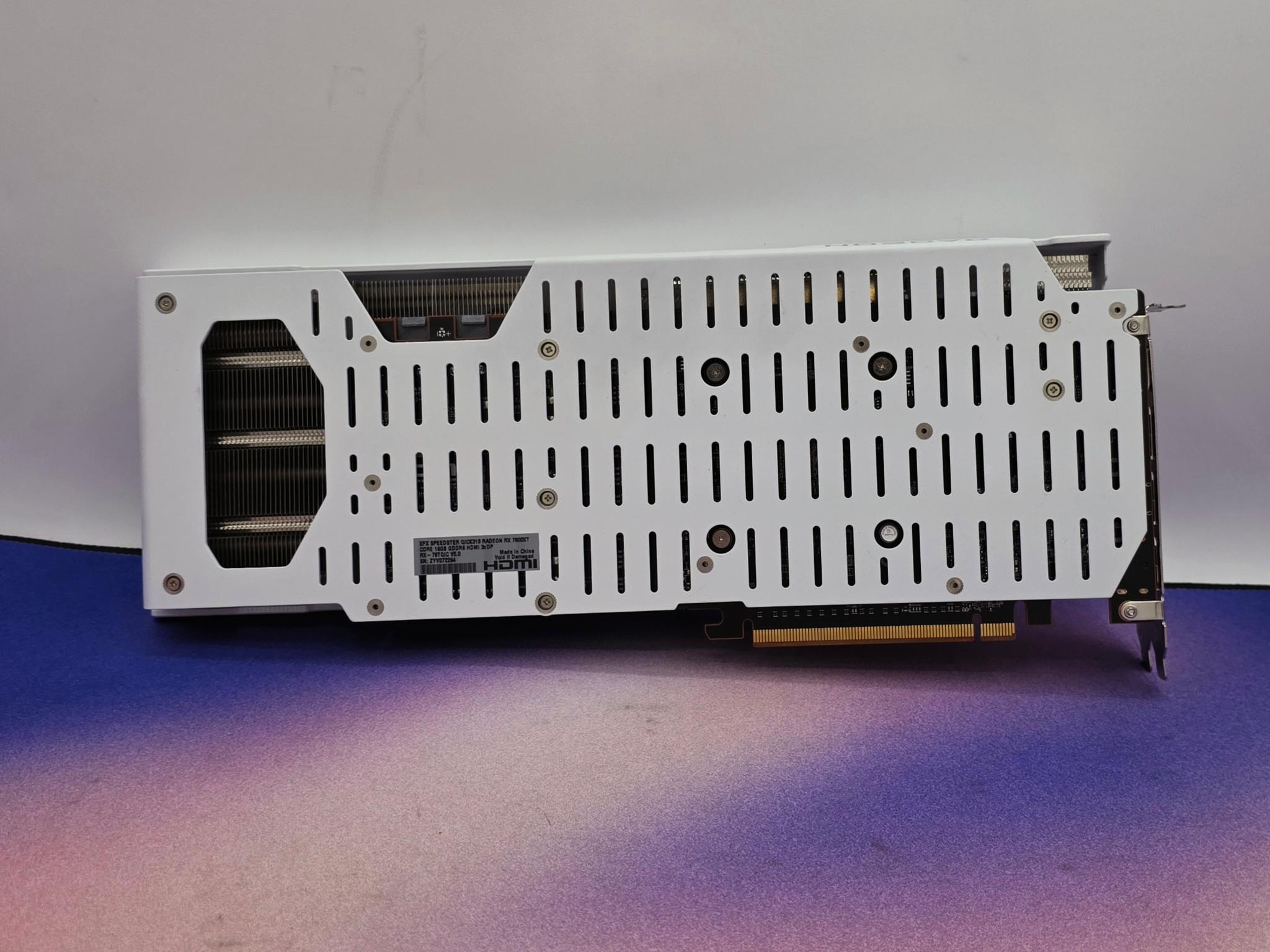 XFX Speedster QICK 319 Core White Radeon RX 7800 XT