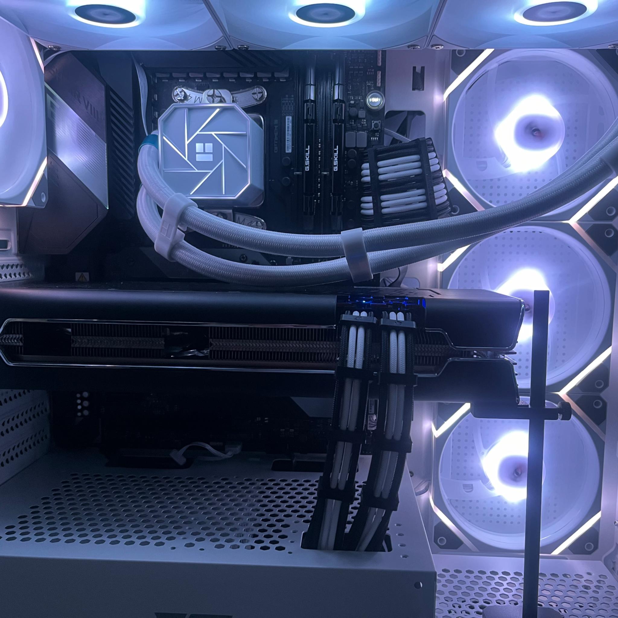 Black and white Gaming PC! Ryzen 7 5800X 8-core! Radeon 5700XT Ultra thicc III, 1440 beast