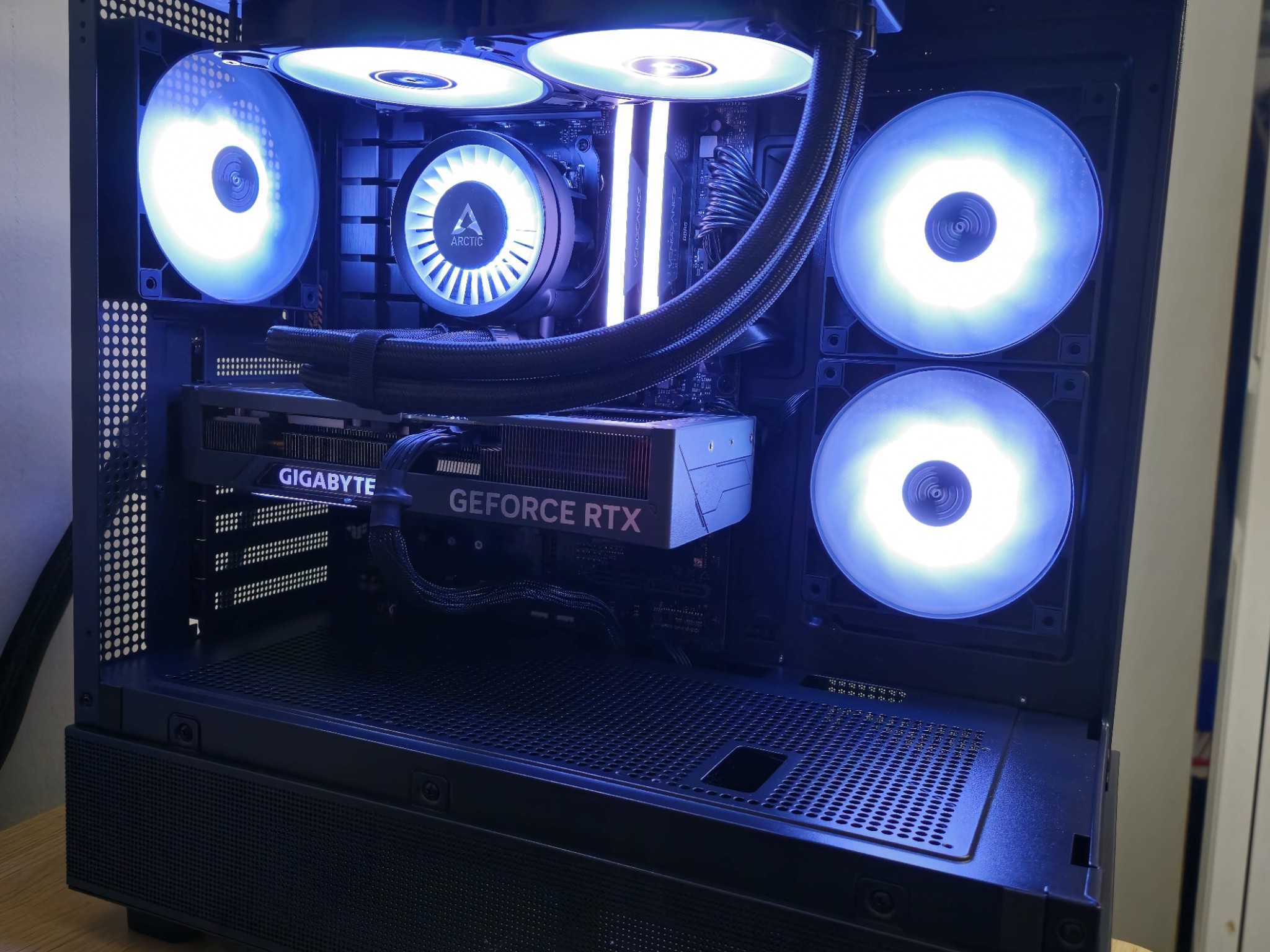 ⬛Onyx⬛ RTX 4070 Super ⬛ Ryzen 7 7700X ⬛ 32GB DDR5-6000 ⬛ 2 TB SSD