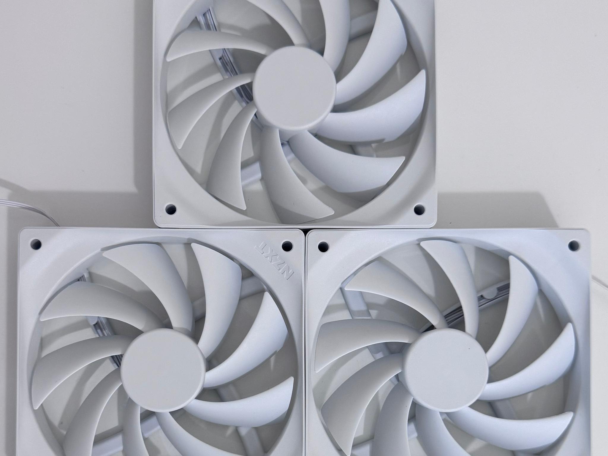 3x NZXT F120Q CL-2306 120mm Rifle Bearing White Fans