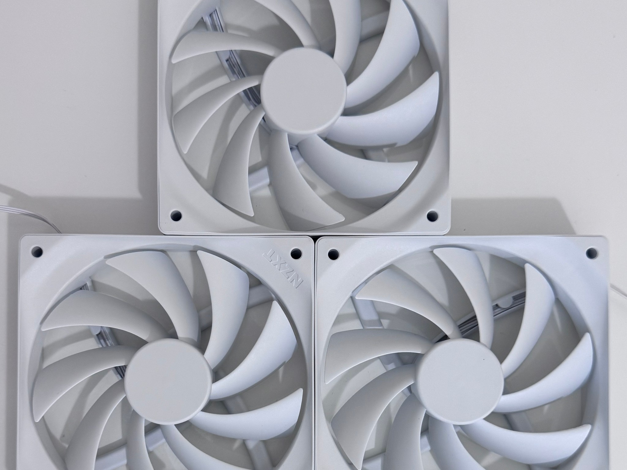 3x NZXT F120Q CL-2306 120mm Rifle Bearing White Fans