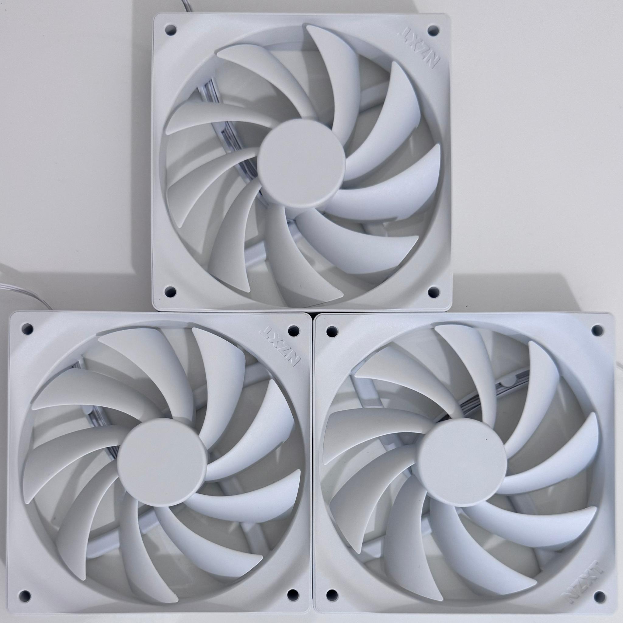 3x NZXT F120Q CL-2306 120mm Rifle Bearing White Fans