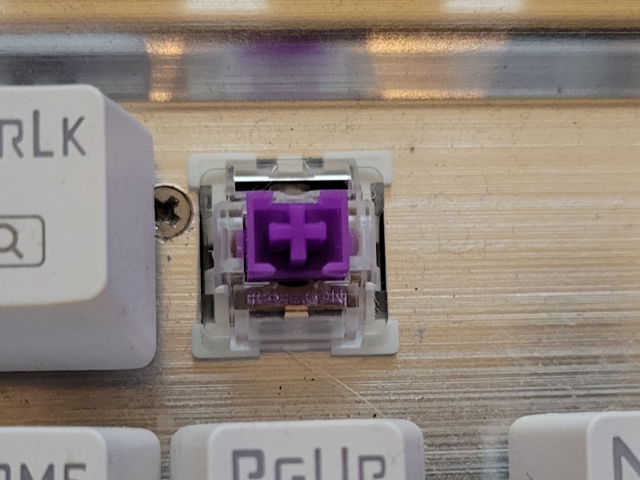 Redragon K550 Yama Mechanical Keyboard, Outemu Purple switches, RGB, Macros, USB Passthrough (White)