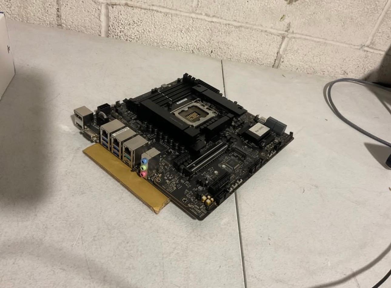 ASUS Pro WS W680-ACE IPMI Intel W680 LGA 1700 ATX workstation motherboard, dual PCIe 5.0x16 slot