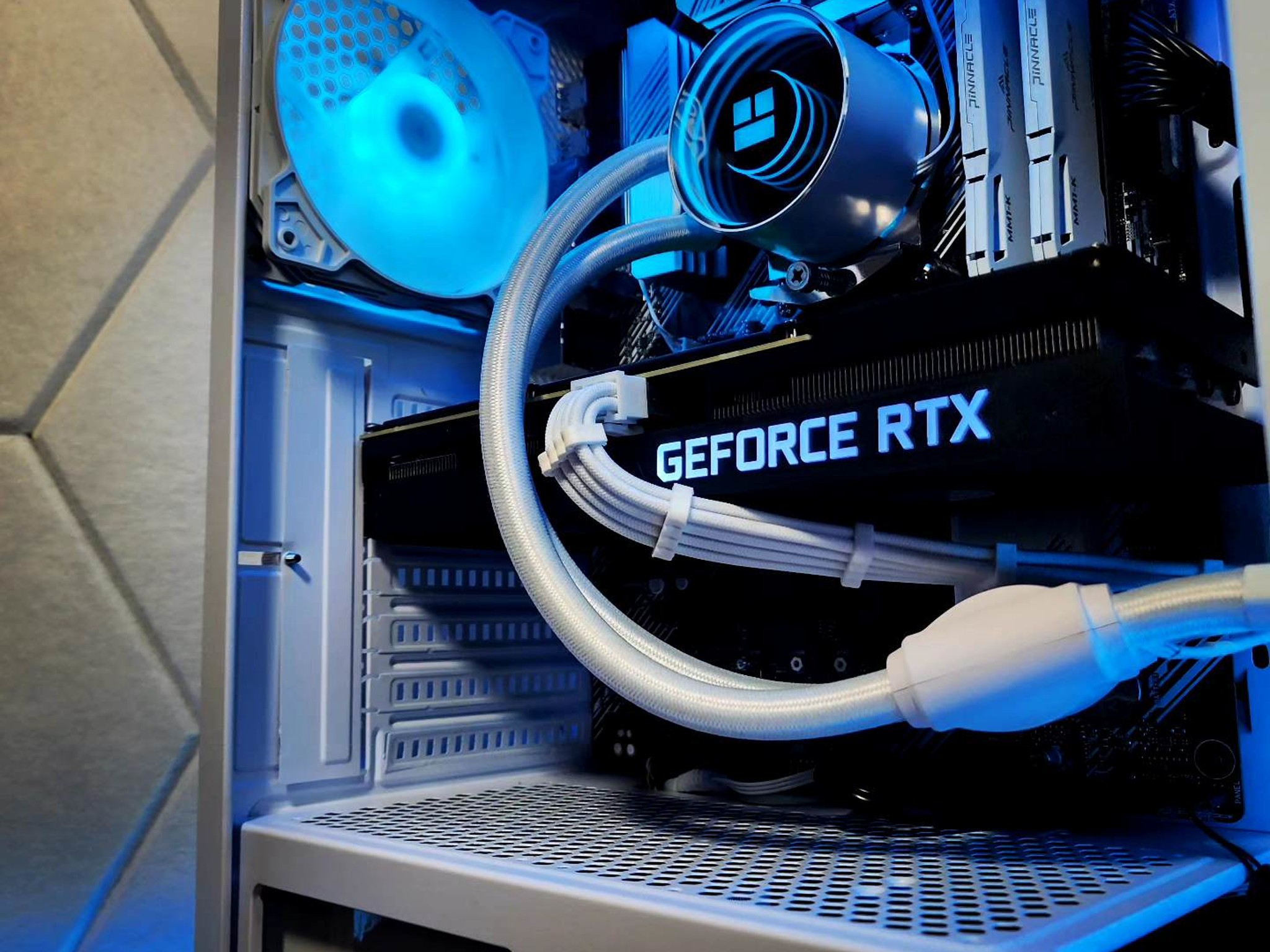 💙🤍💙 RTX 3070 // Ryzen 5 5600 // 16GB 3600MHz // 2TB NVMe Gen 3