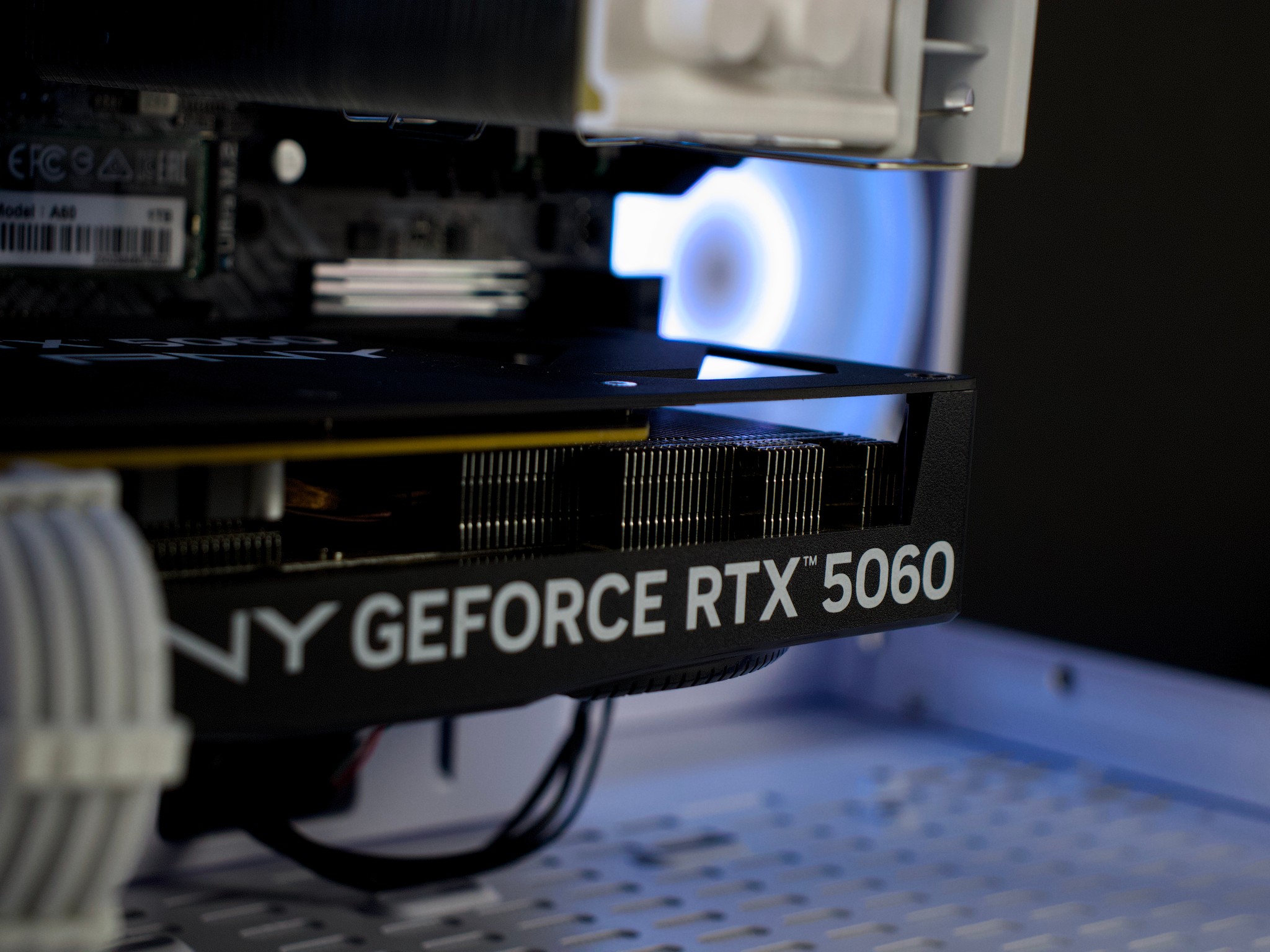 🧊❄️🧊 White Gaming PC – RTX 5060, Ryzen 5 5600, 32GB RAM, 1TB SSD - WiFi, BlueTooth 🧊❄️🧊