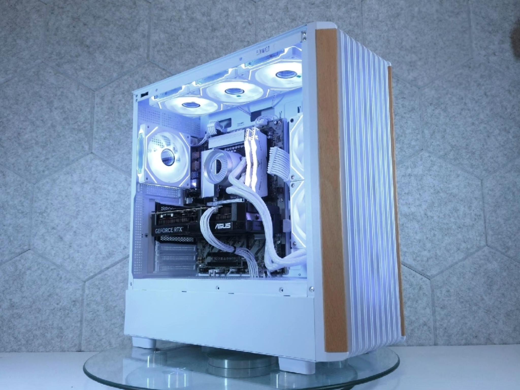 ASUS RTX 5070 🤍 Core Ultra 7 265F