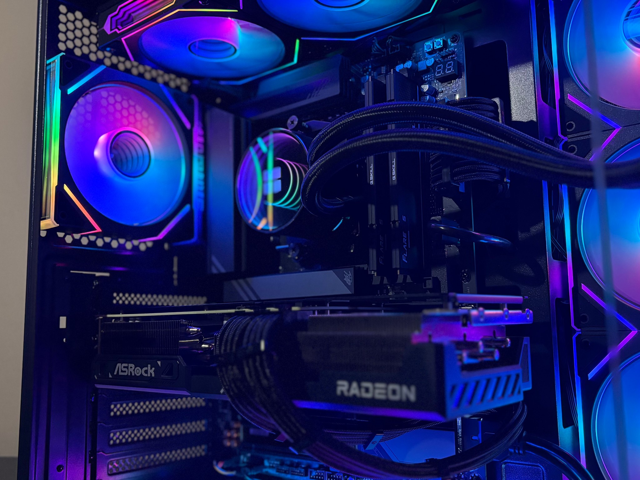 RX 9070 XT | Ryzen 7 9800X3D | 32GB DDR5 RAM | 1TB SSD | 850W PSU | Windows 11 Pro