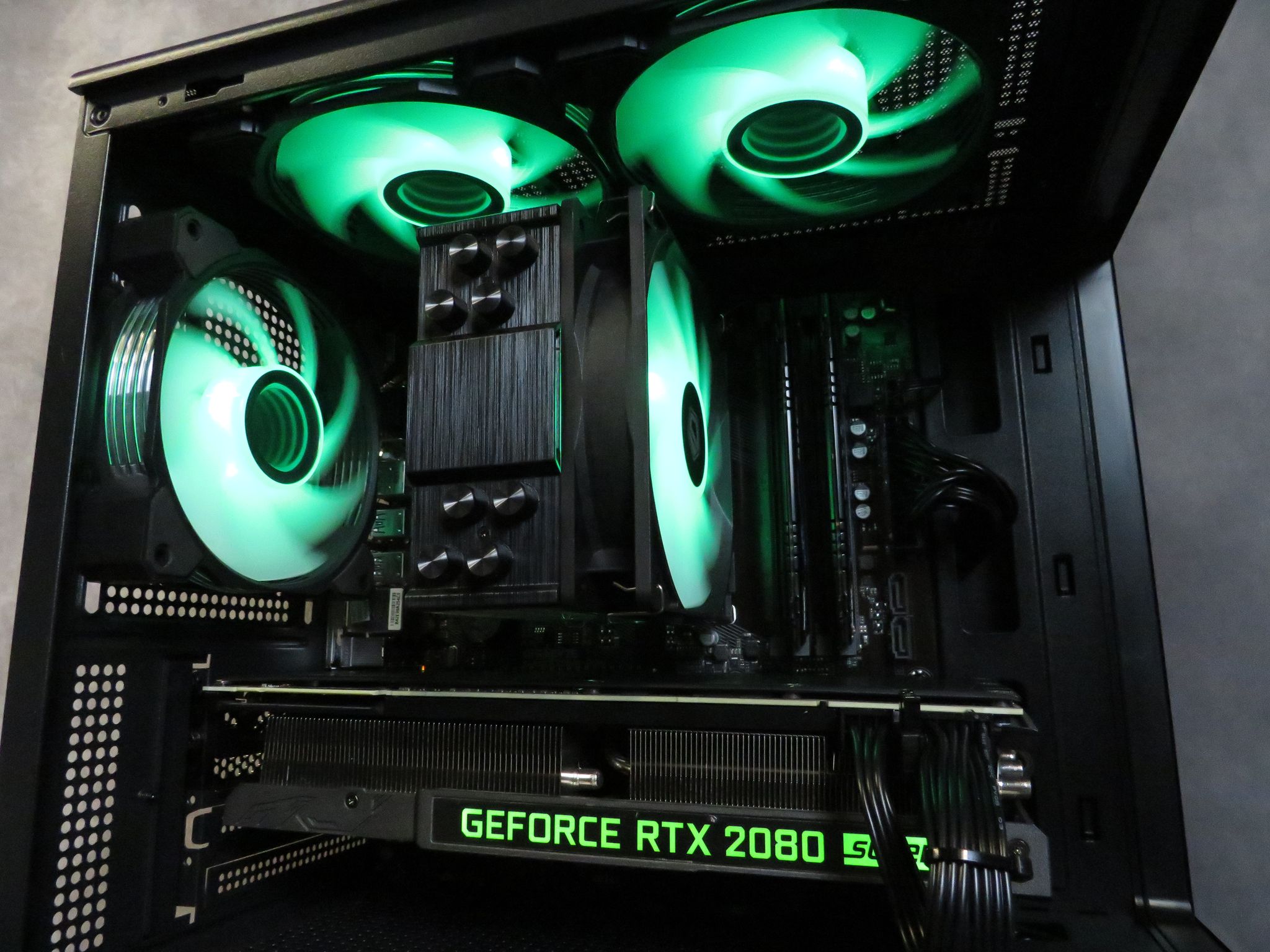 Amazing Mid-Range Gamer: Ryzen 5 3600 + RTX 2080 Super + 16 GB DDR4 + 1 TB SSD