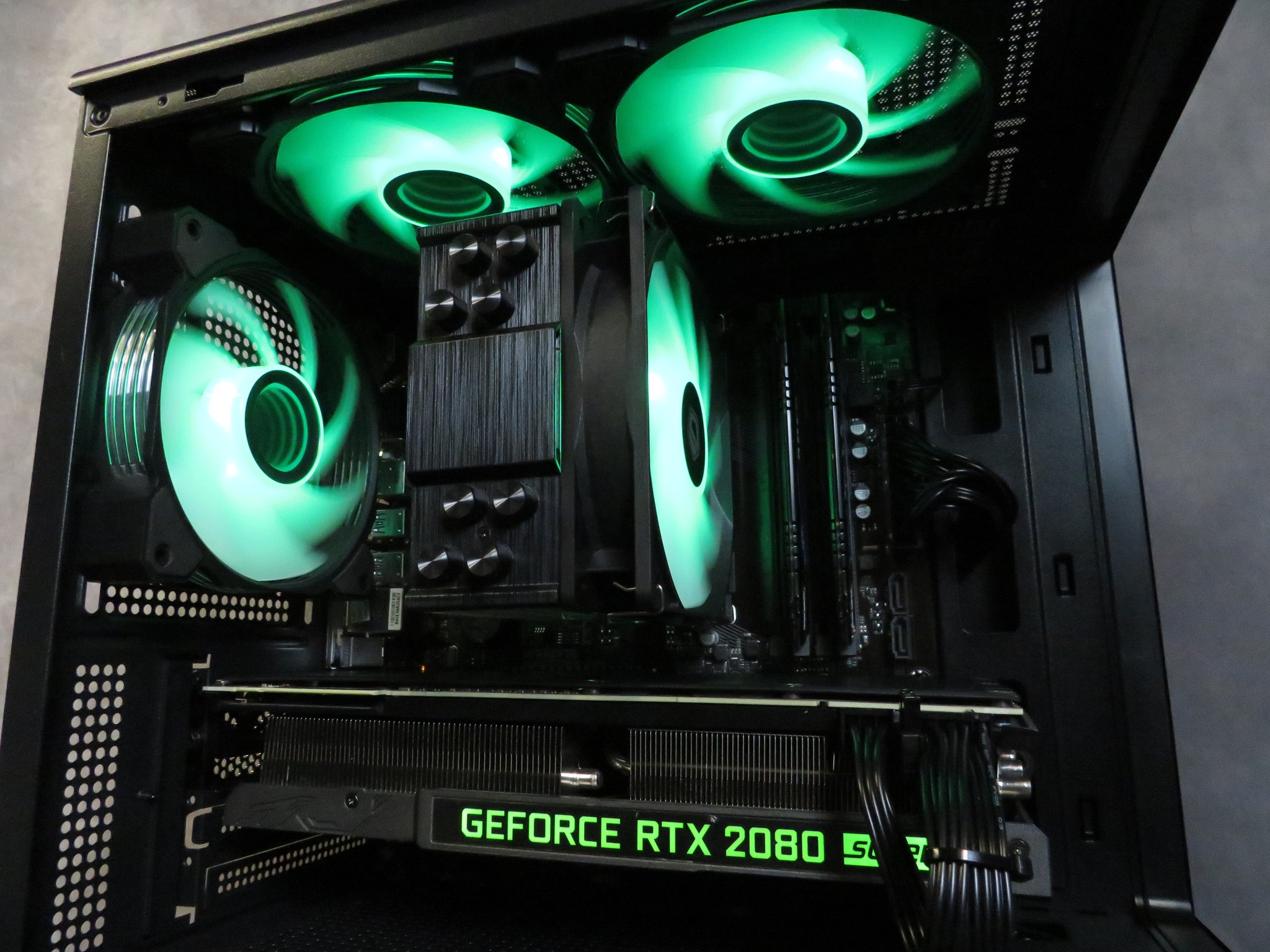 Amazing Mid-Range Gamer: Ryzen 5 3600 + RTX 2080 Super + 16 GB DDR4 + 1 TB SSD