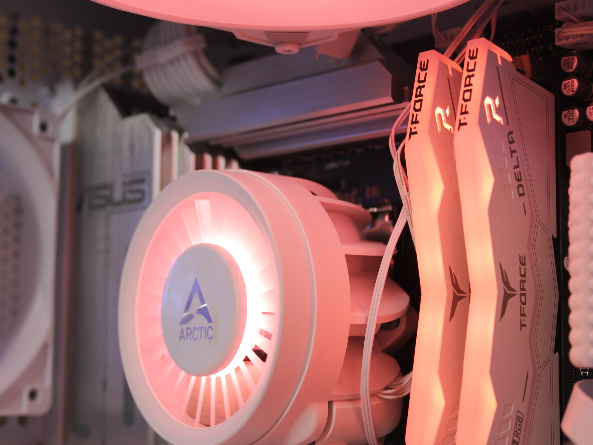 RTX 4080 Super  |Ryzen 7 7800X3D | 32GB DDR5 | 1TB NVME | Arctic | 850W platinum | Windows 11 |WIFI