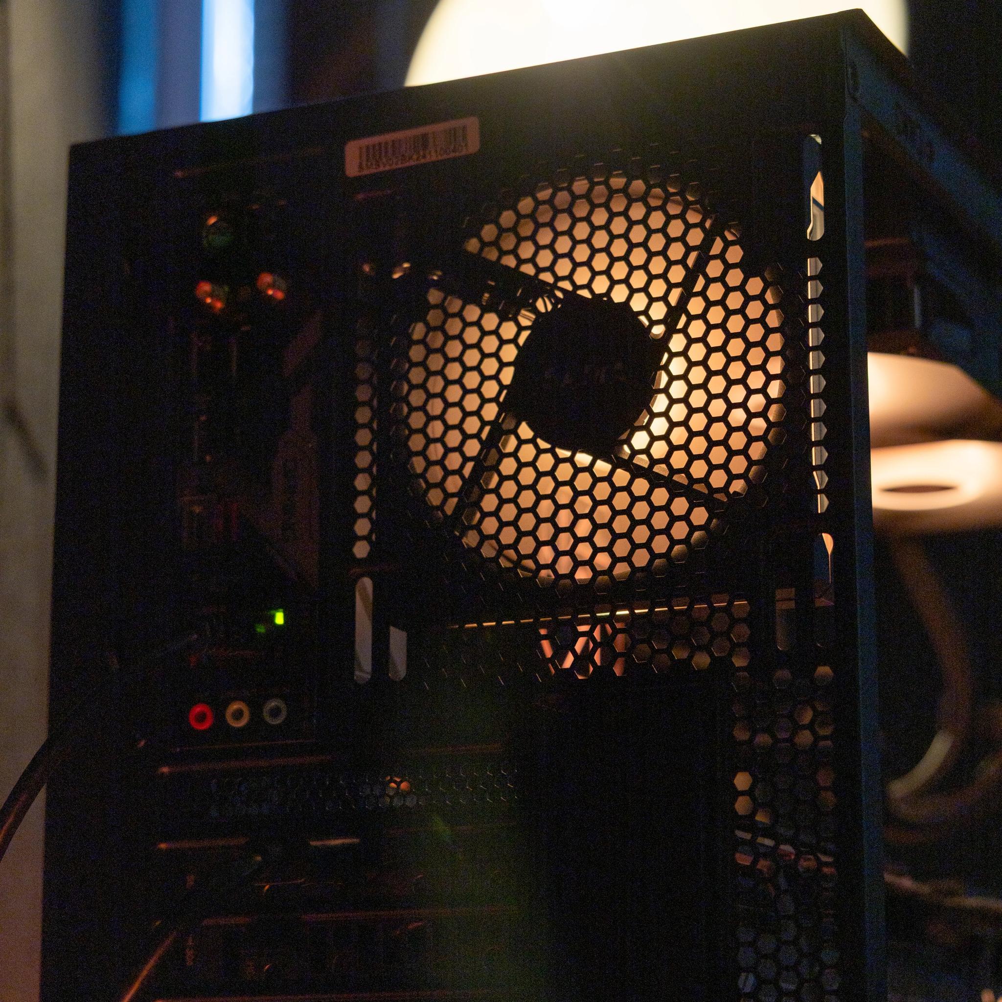 🤖 Cyclone 2.0 🤖 RTX 5070 / AMD R7 9700X / 2TB NVME / 32GB DDR5 RAM / 240 AIO / Windows 11 Pro