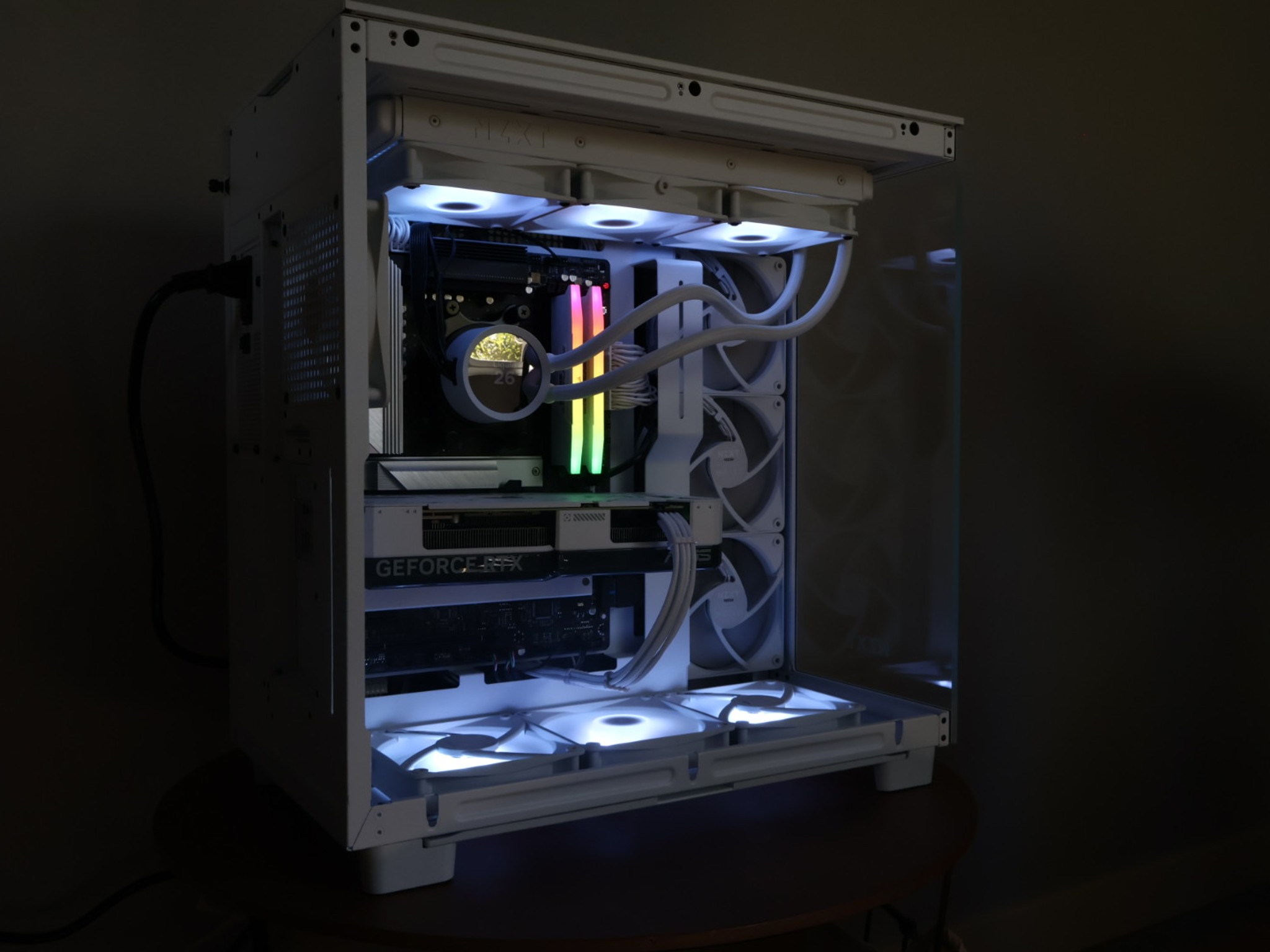 FULL WHITE GAMING PC - RTX 4070 12 GB, Ryzen 7 7800X3D, Liquid Cooling, 4 TB storage, 32 GB RAM