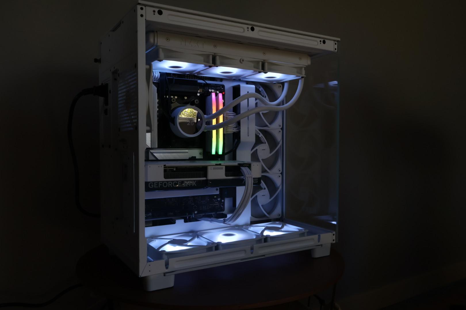 FULL WHITE GAMING PC - RTX 4070 12 GB, Ryzen 7 7800X3D, Liquid Cooling, 4 TB storage, 32 GB RAM
