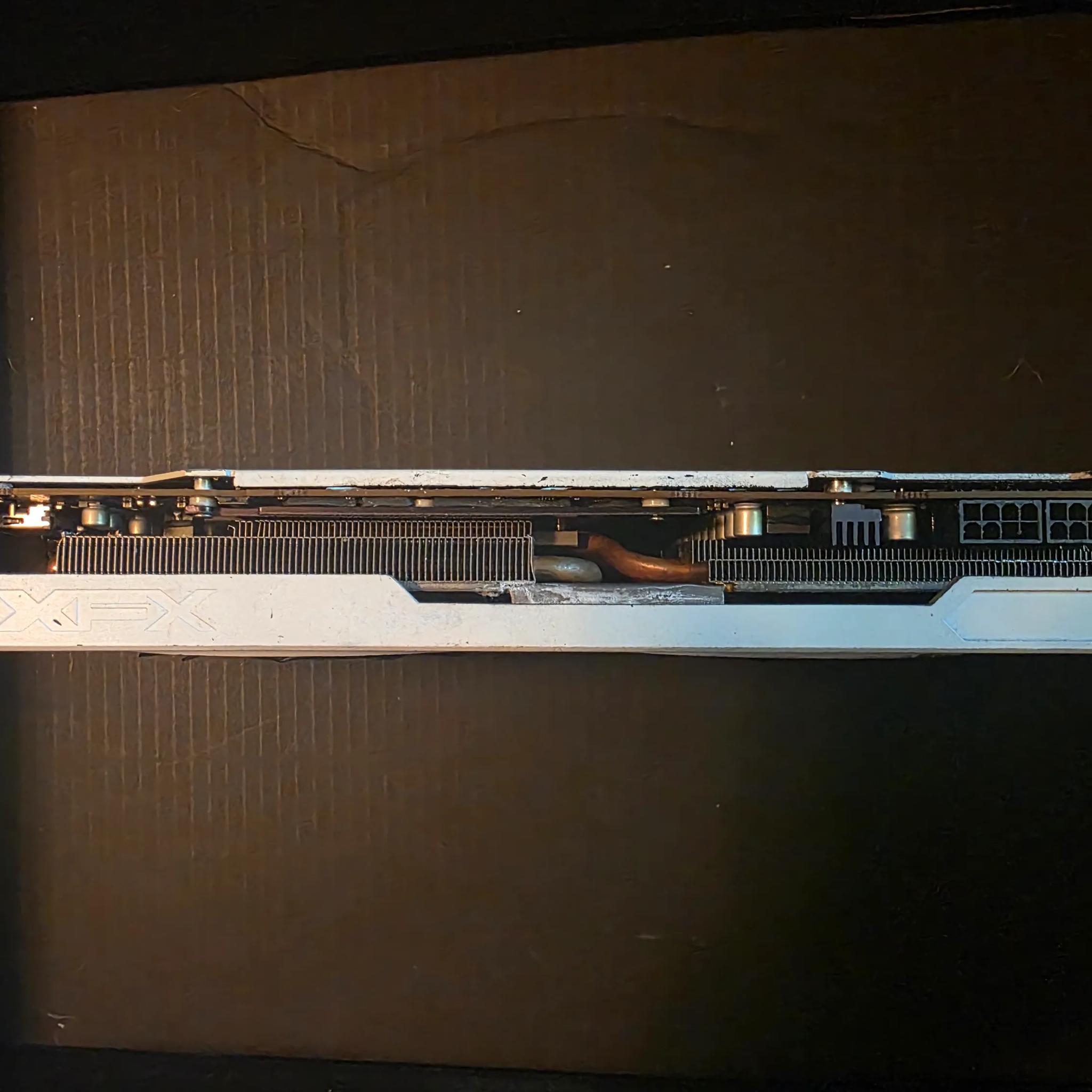 Radeon R9 390 8GB