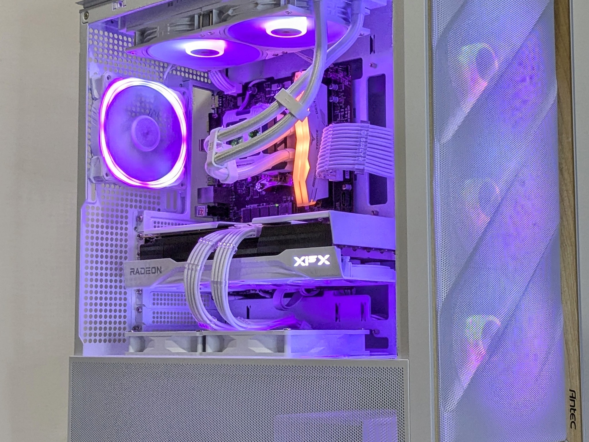 (ALL WHITE build w/ Birch🪵)🤍Ryzen 7 7700X🤍RX 9070🤍32GB DDR5 RAM🤍2TB NVMe🤍Windows 11 Pro 🪵🧊👑